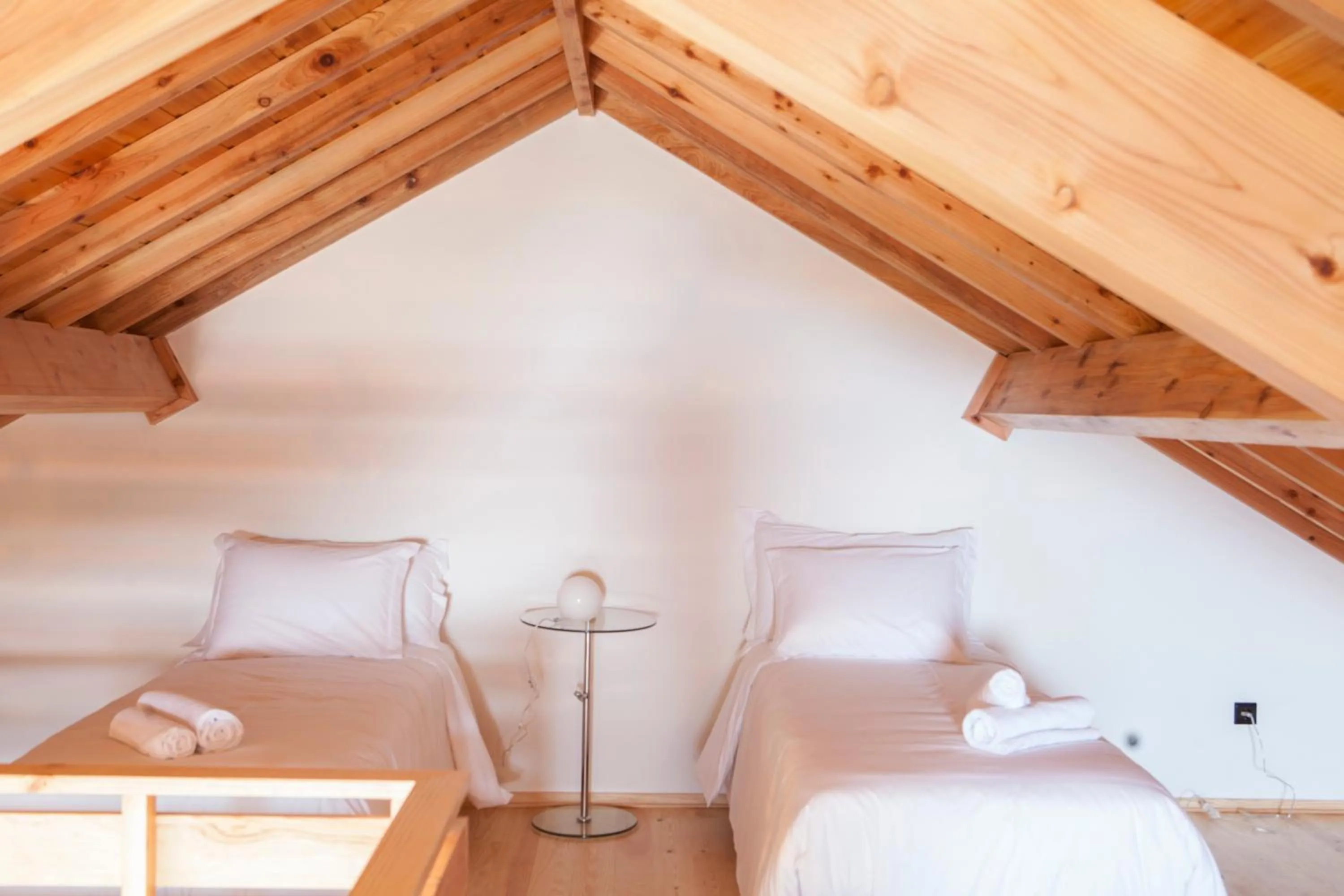 Photo of the whole room, Bed in Caparica Azores Ecolodge