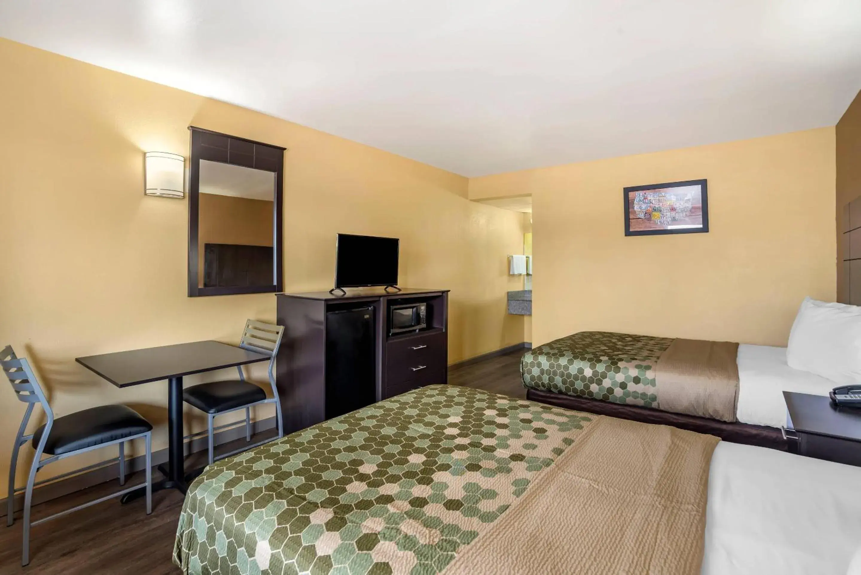 Double Room with Two Double Beds - Accessible/Non-Smoking in Econo Lodge Easton Route 50 Double Room with Two Double Beds - Accessible/Non-Smoking in Econo Lodge Easton Route 50
