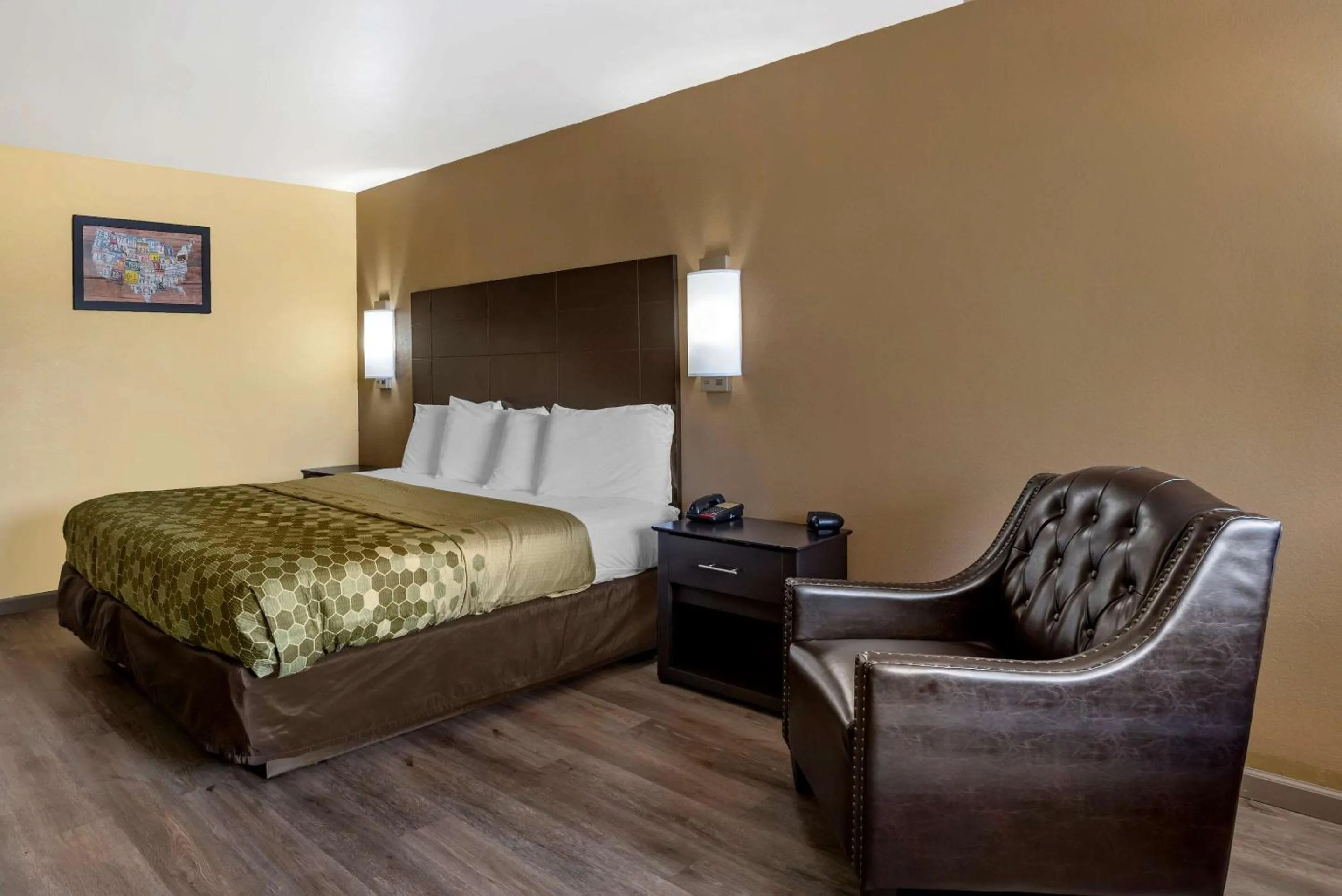 King Room - Accessible/Non-Smoking in Econo Lodge Easton Route 50