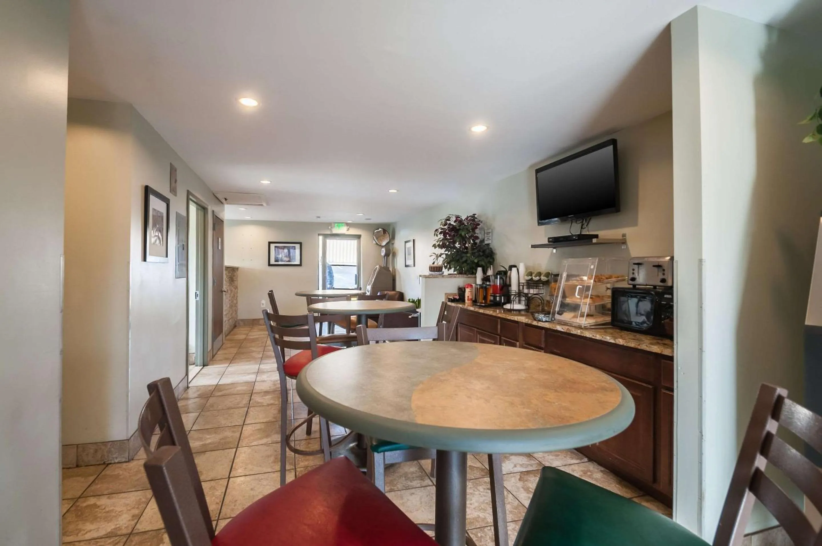 Restaurant/places to eat in Econo Lodge Elkridge near Arundel Mills