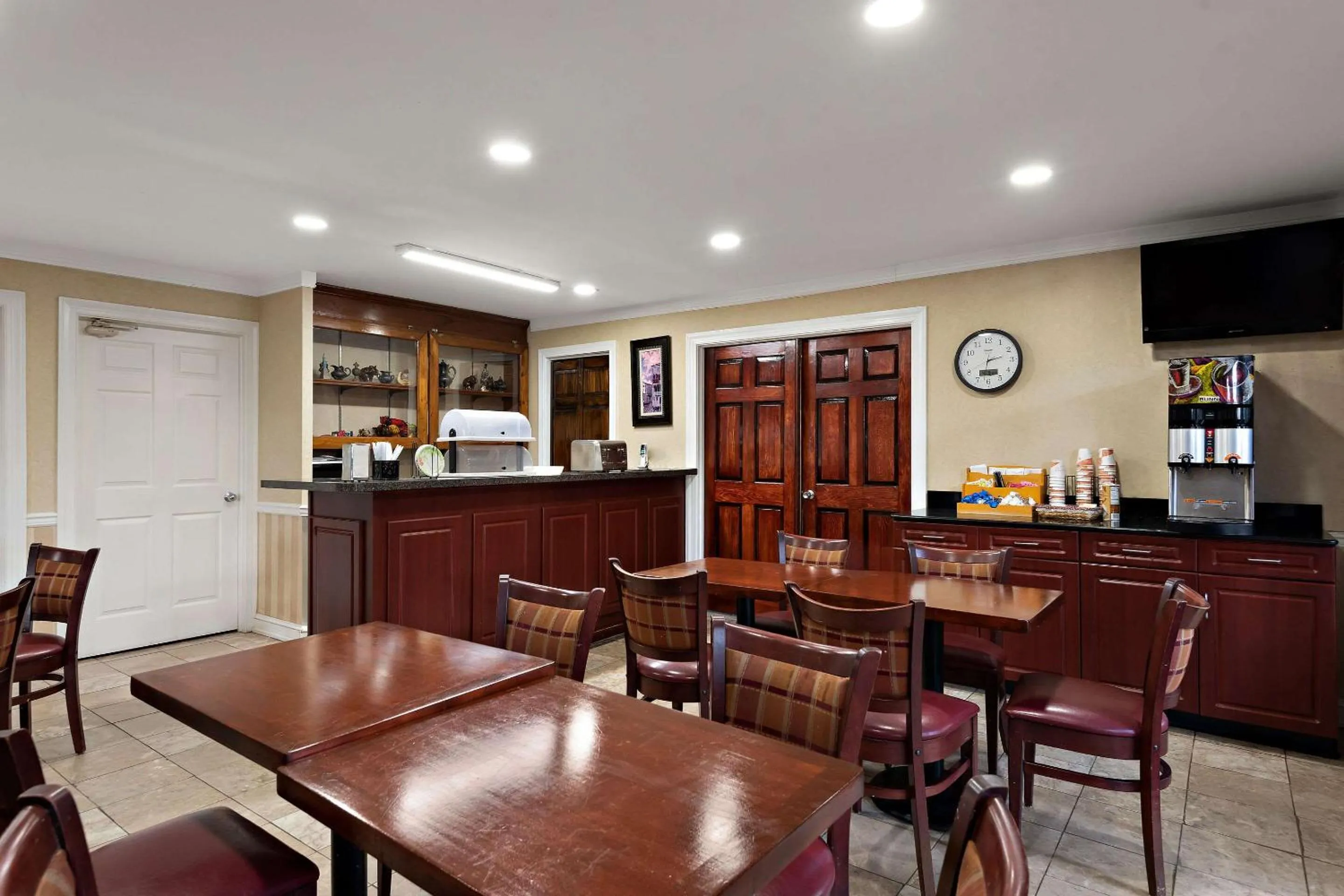 Breakfast in Econo Lodge Princess Anne