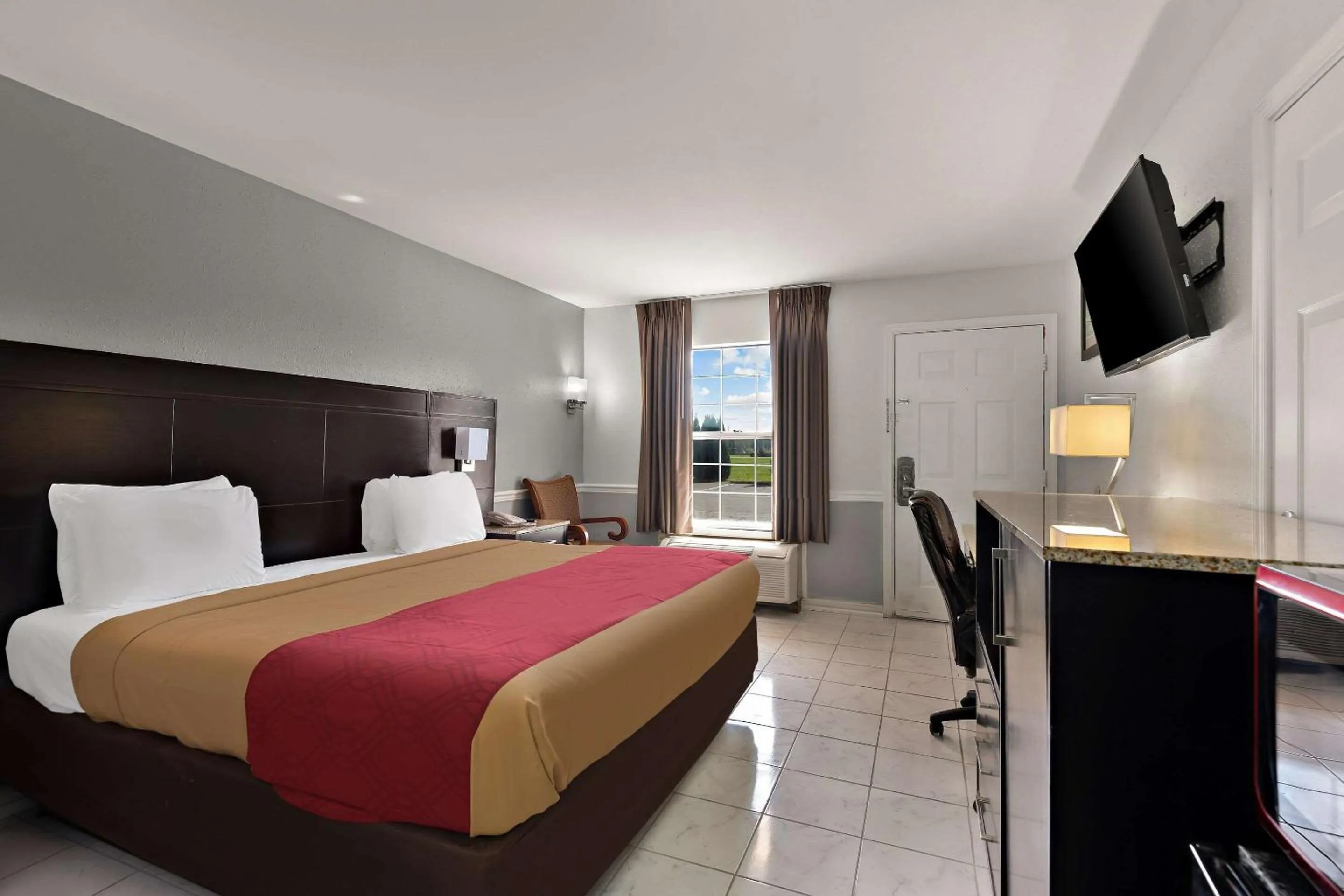 Bedroom, Bed in Econo Lodge Princess Anne