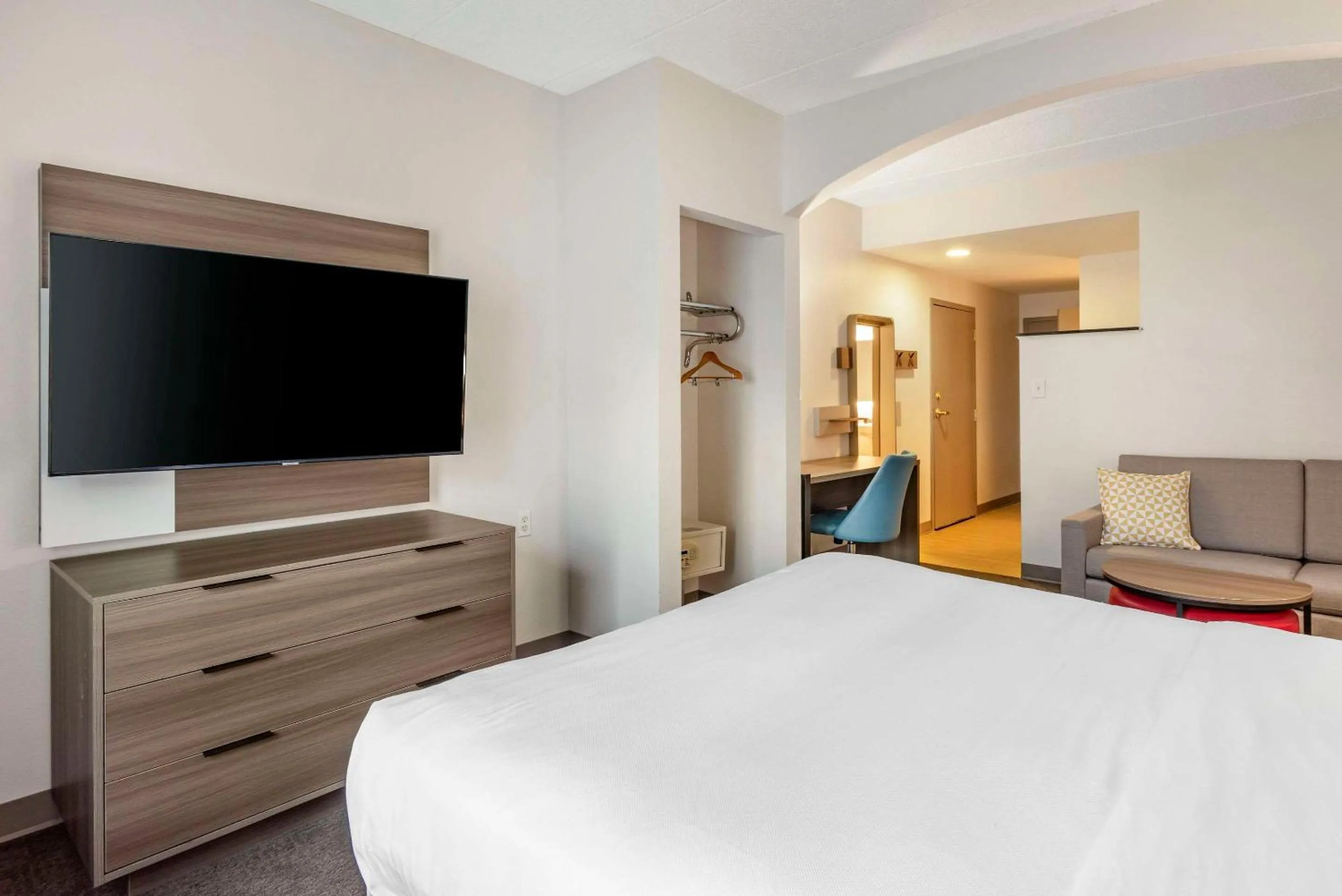 Bedroom, Bed in Comfort Suites Ocean City West