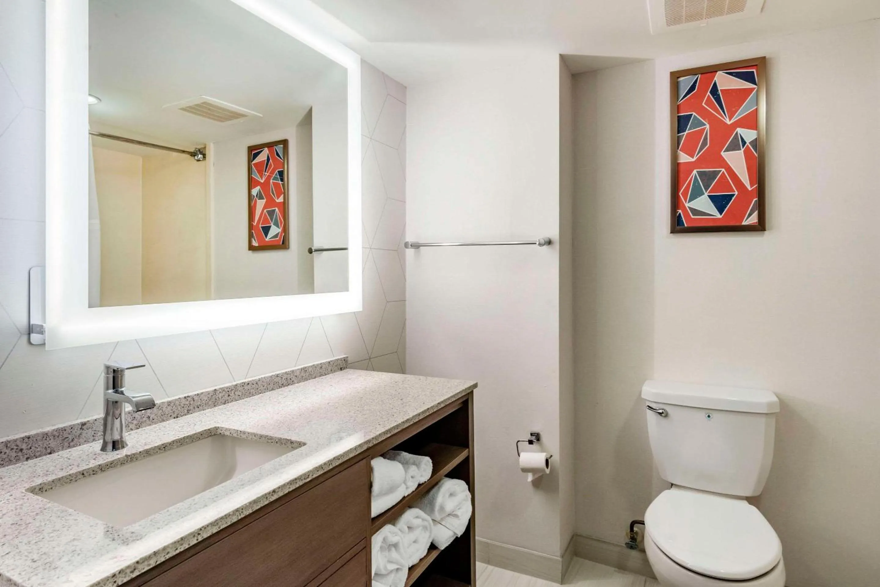 Bathroom in Comfort Suites Ocean City West