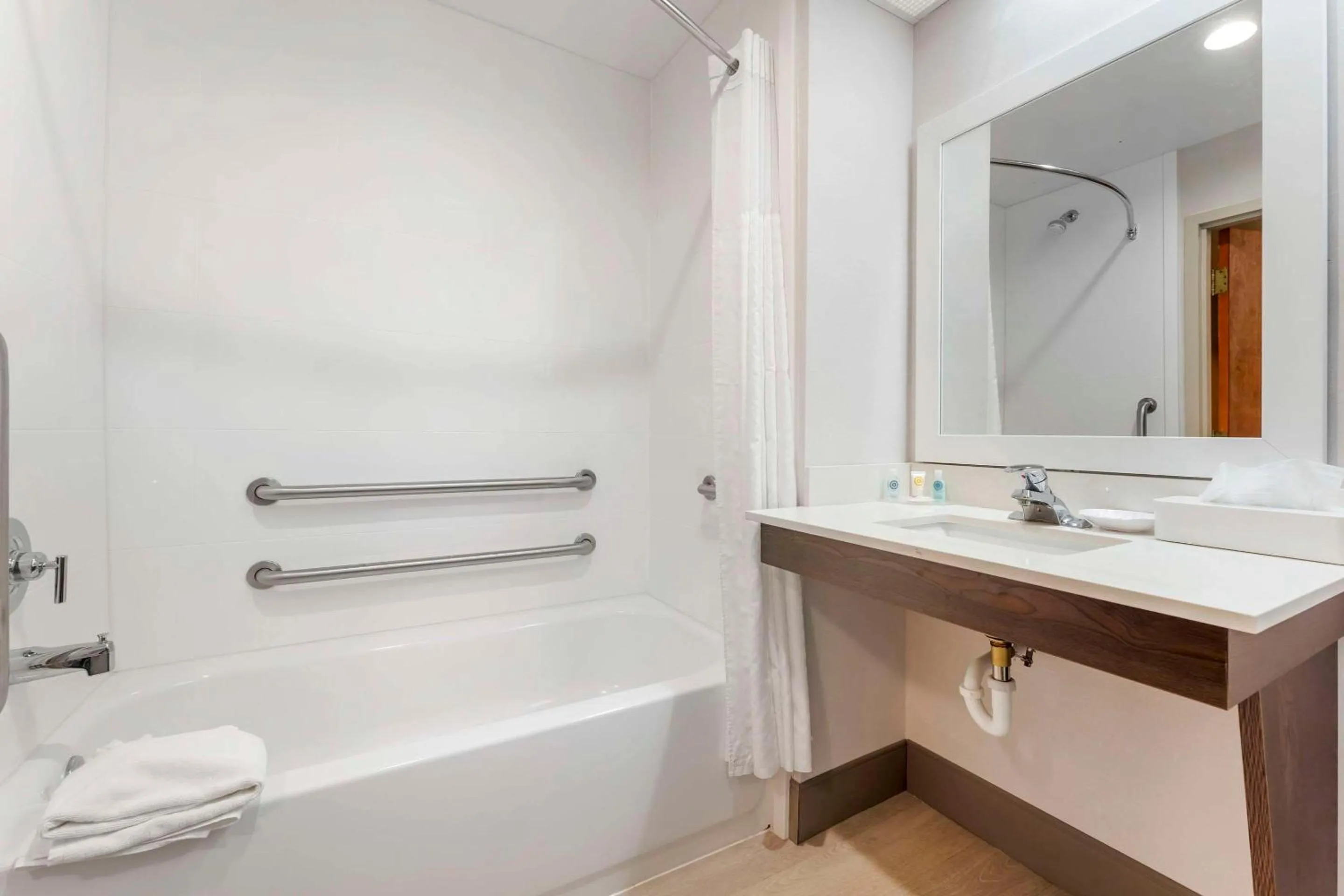 Bedroom in Comfort Inn & Suites LaVale - Cumberland