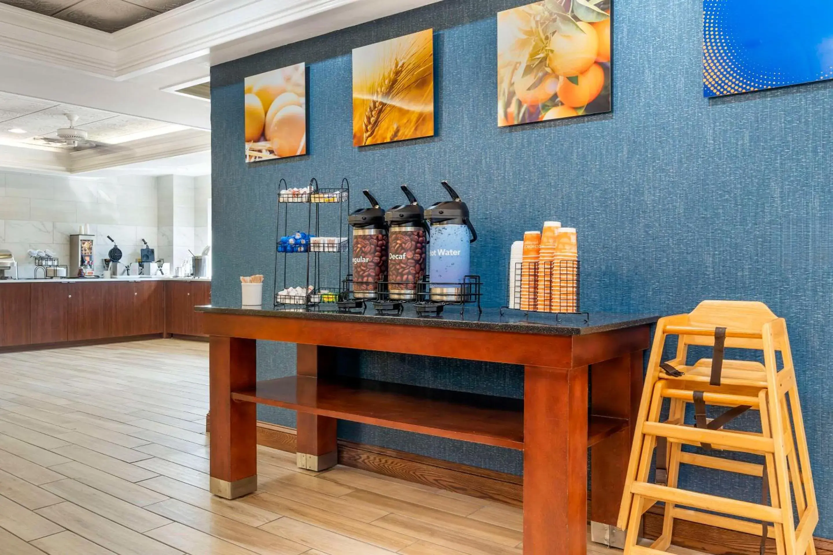 Breakfast in Comfort Inn & Suites LaVale - Cumberland Breakfast in Comfort Inn & Suites LaVale - Cumberland