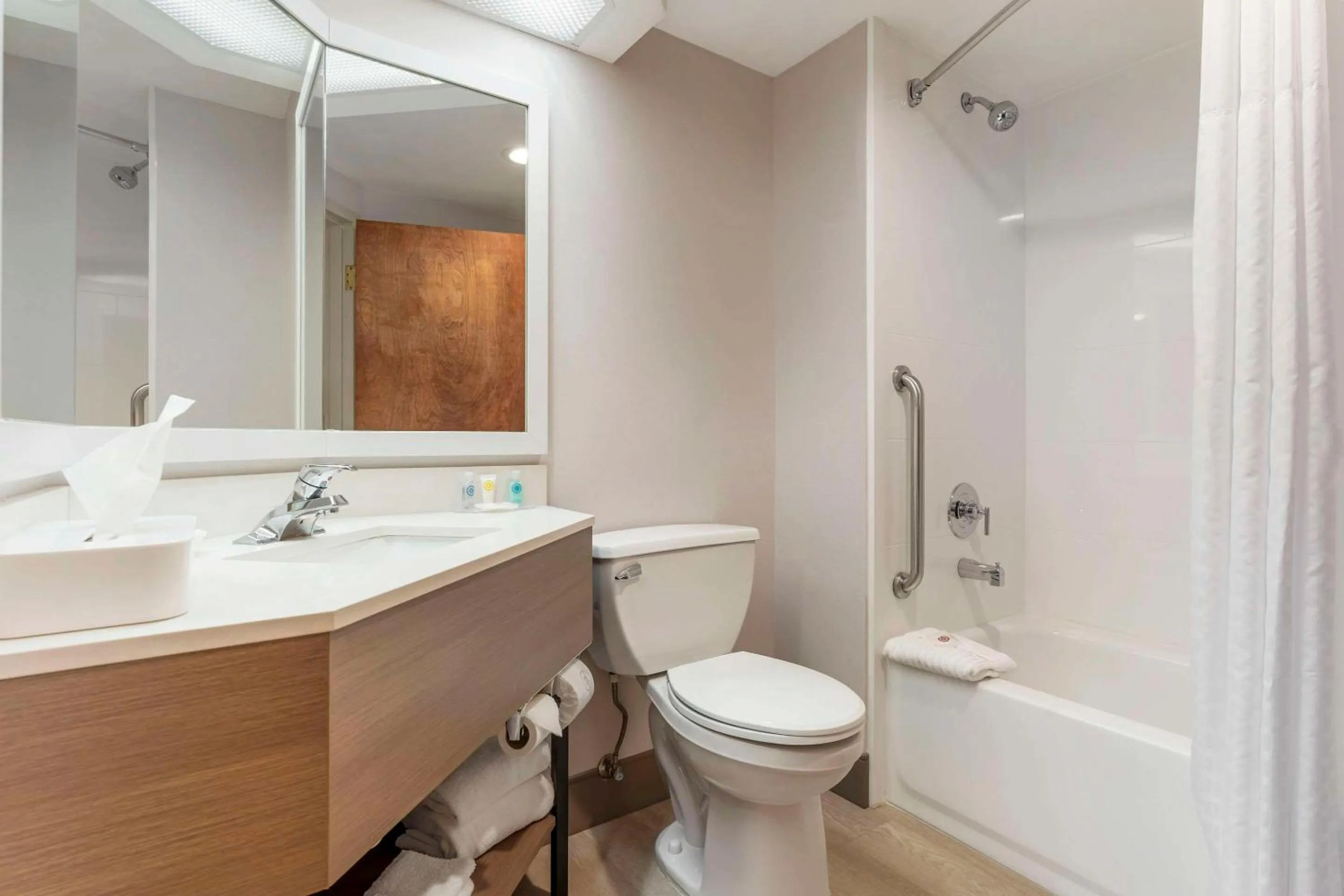 Bedroom in Comfort Inn & Suites LaVale - Cumberland