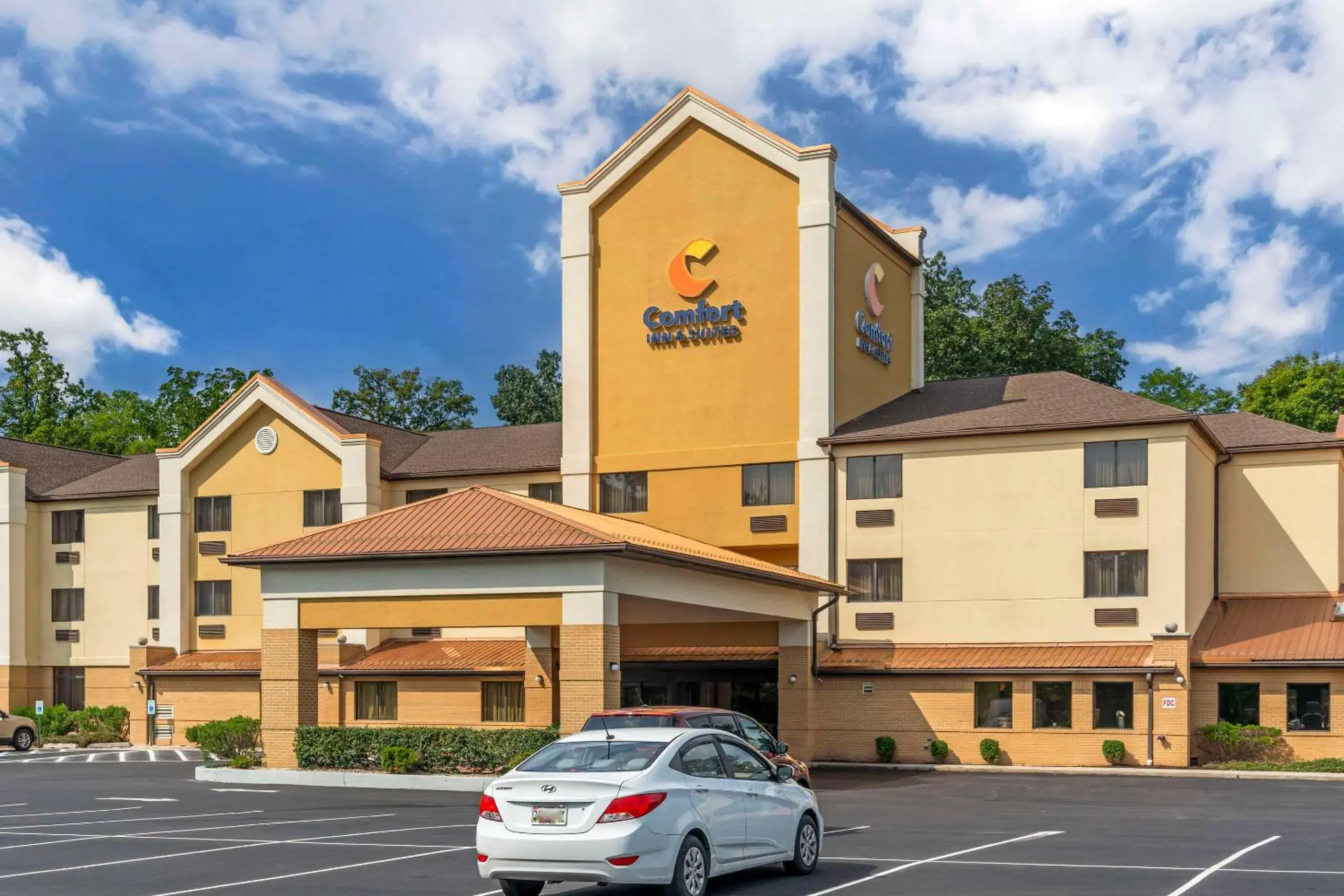 Property building in Comfort Inn & Suites LaVale - Cumberland Property building in Comfort Inn & Suites LaVale - Cumberland
