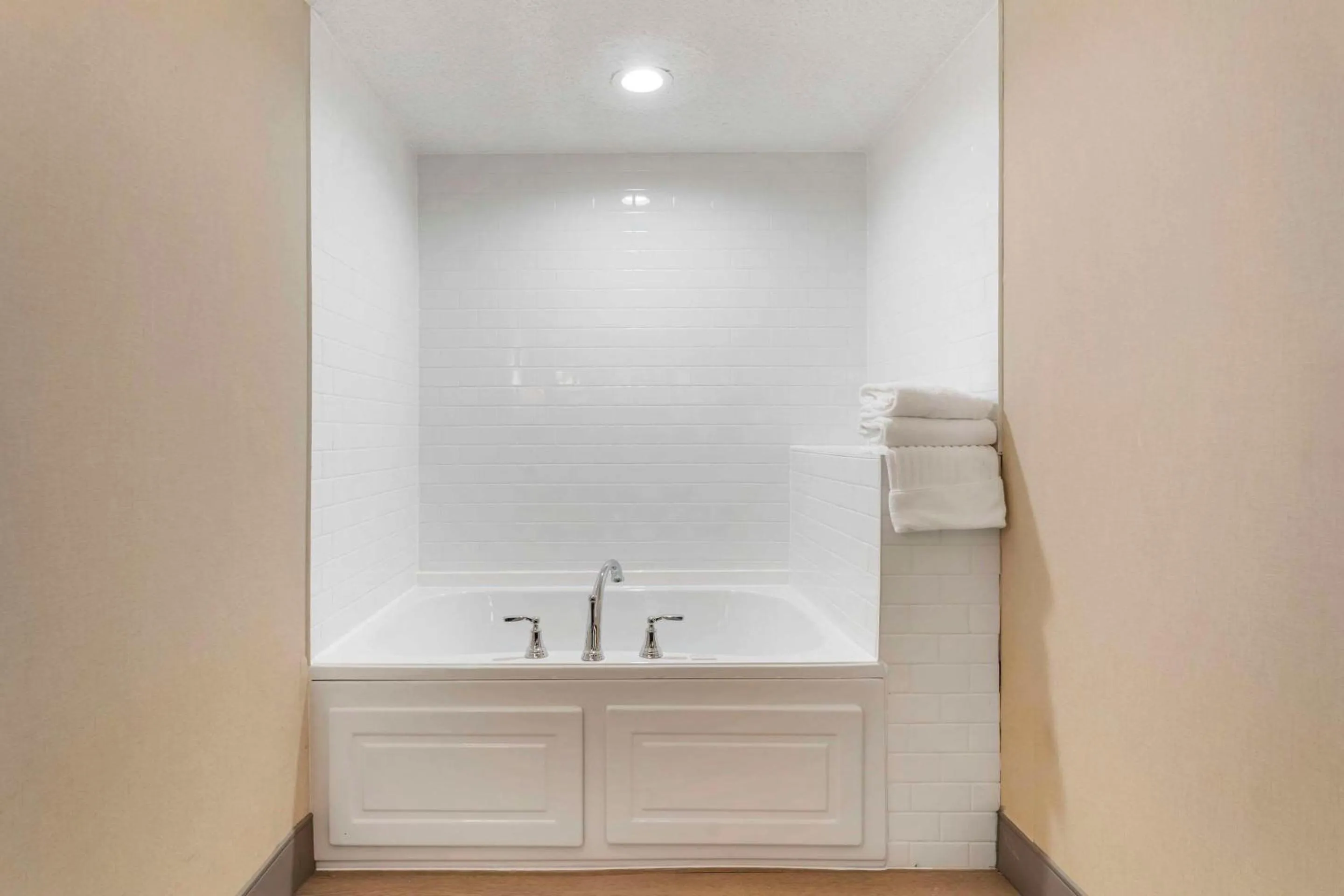 Bedroom in Comfort Inn & Suites LaVale - Cumberland