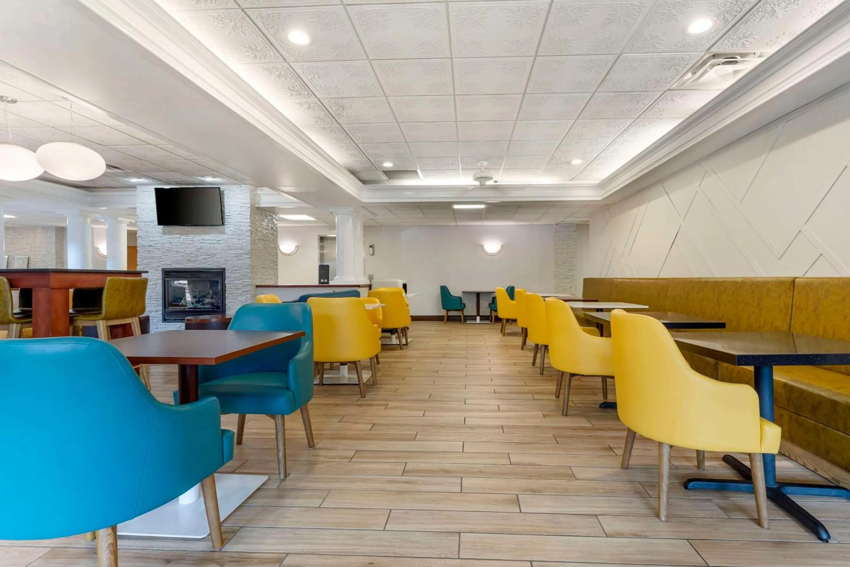 Breakfast in Comfort Inn & Suites LaVale - Cumberland