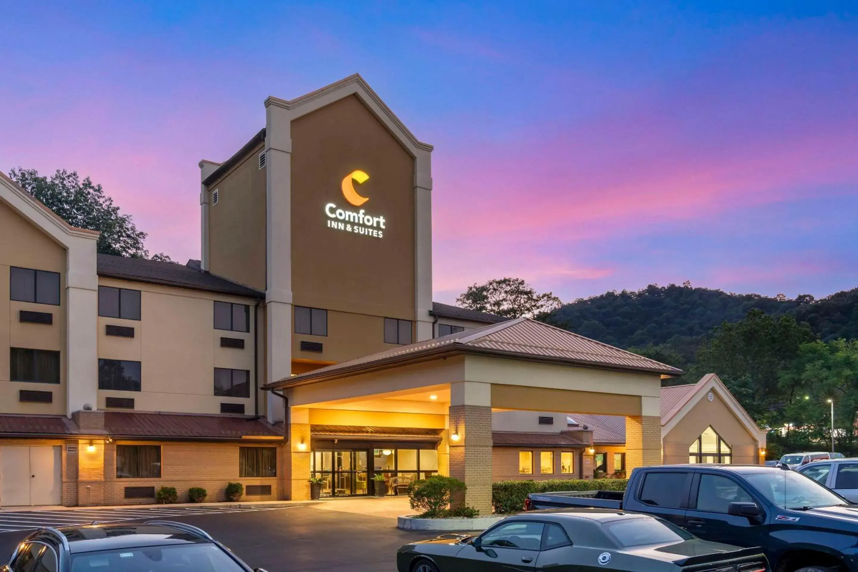 Property building in Comfort Inn & Suites LaVale - Cumberland Property building in Comfort Inn & Suites LaVale - Cumberland