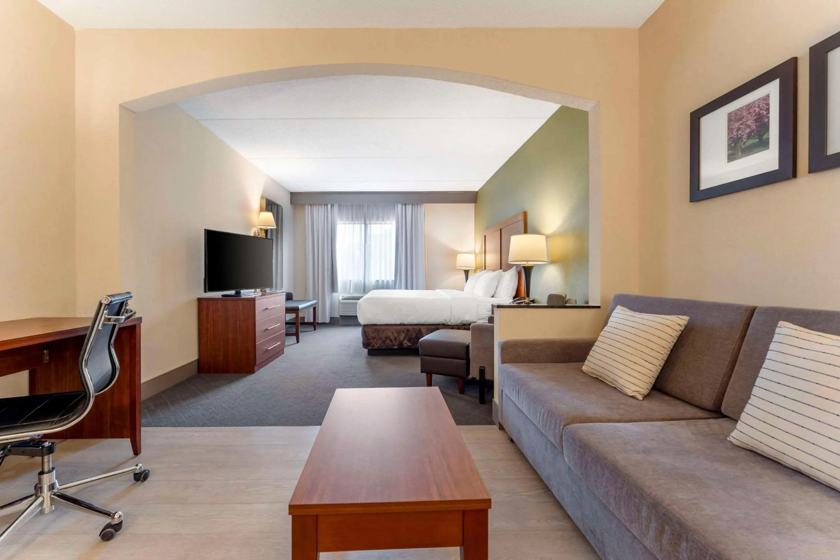 Bedroom, Bed in Comfort Inn & Suites LaVale - Cumberland