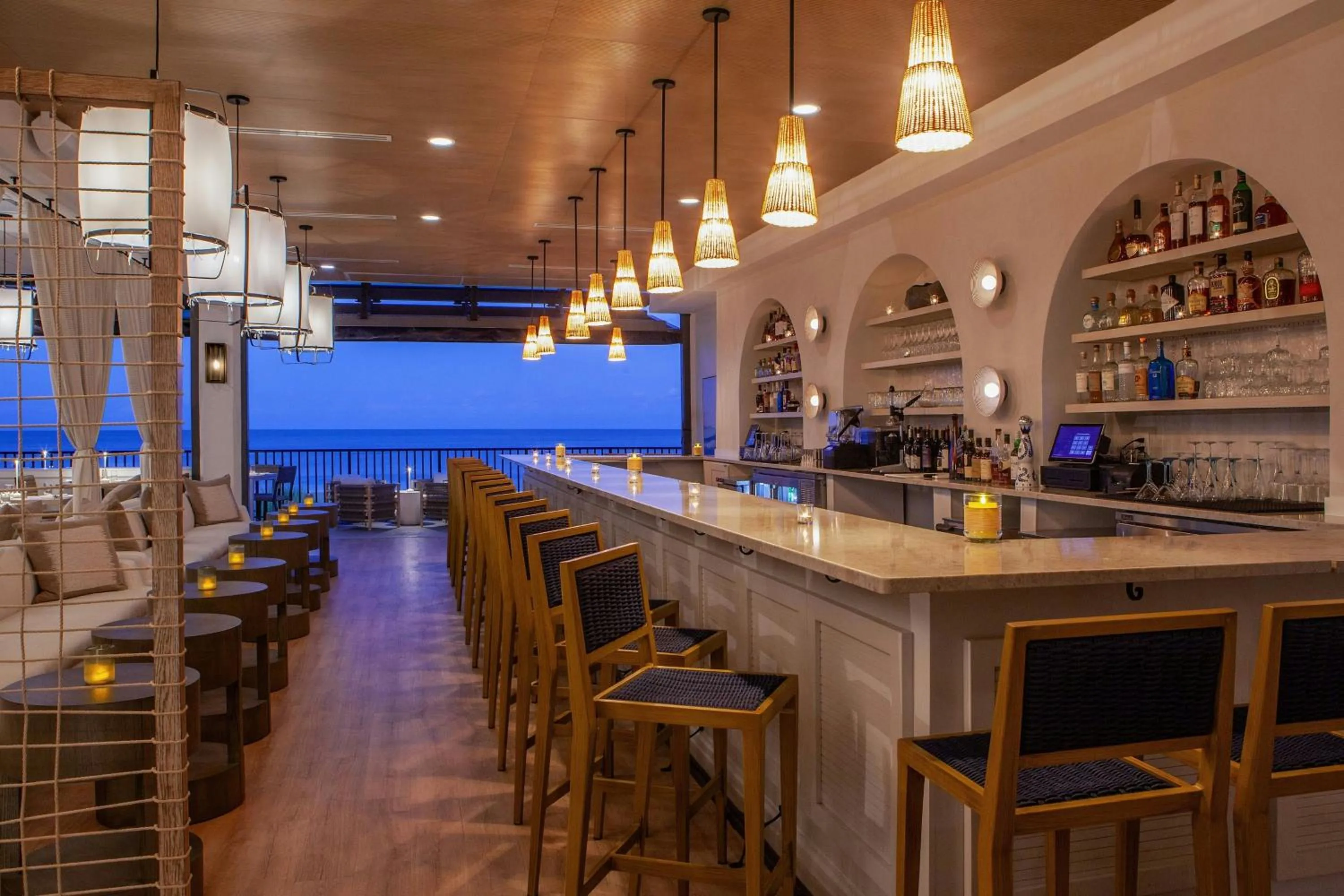 Lounge or bar in Ashore Oceanfront Hotel