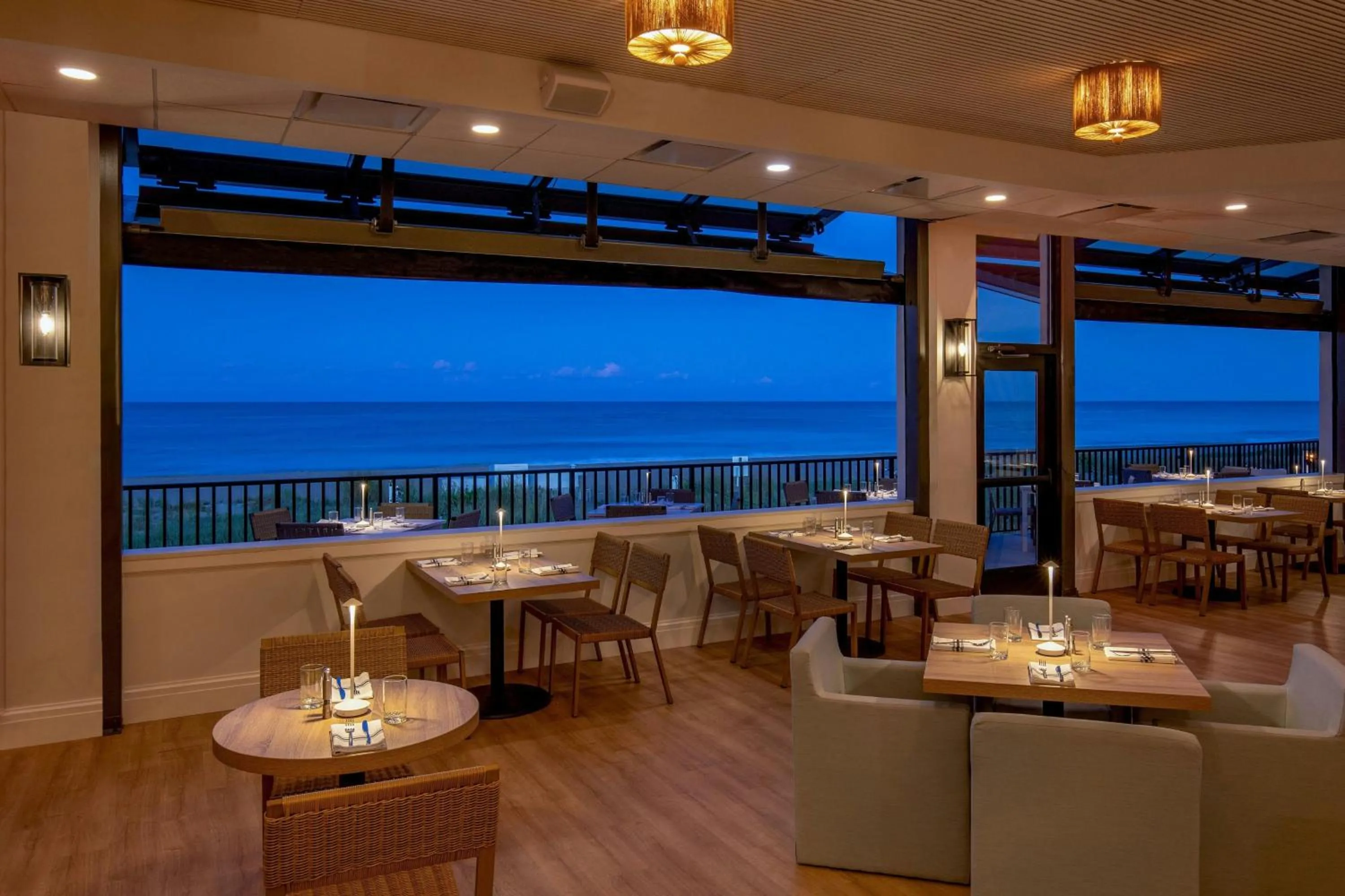 Restaurant/places to eat in Ashore Oceanfront Hotel