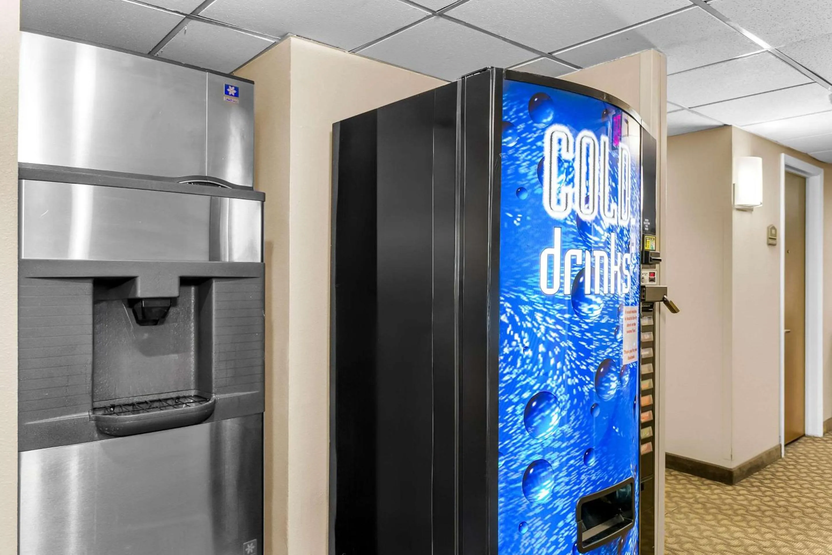 vending machine in Comfort Inn Red Horse Frederick