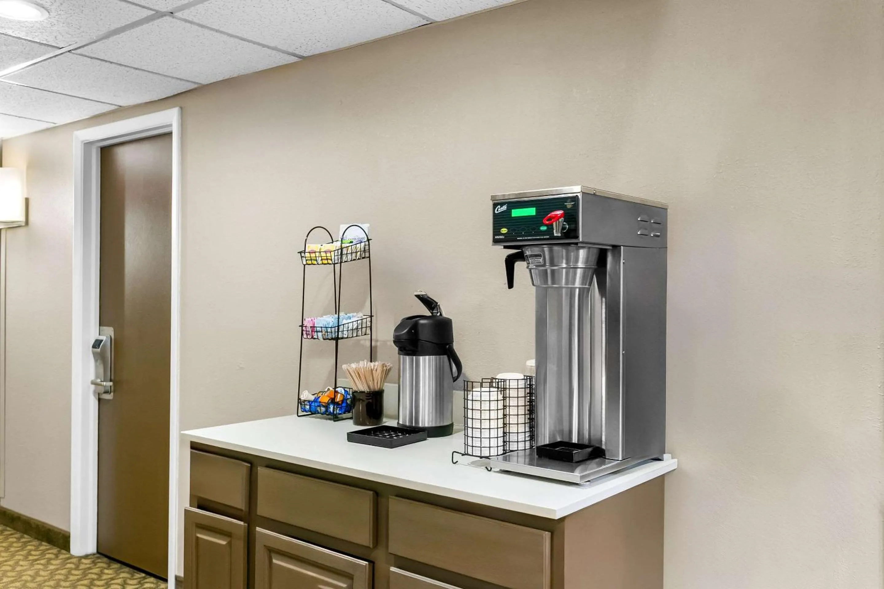 Coffee/tea facilities in Comfort Inn Red Horse Frederick