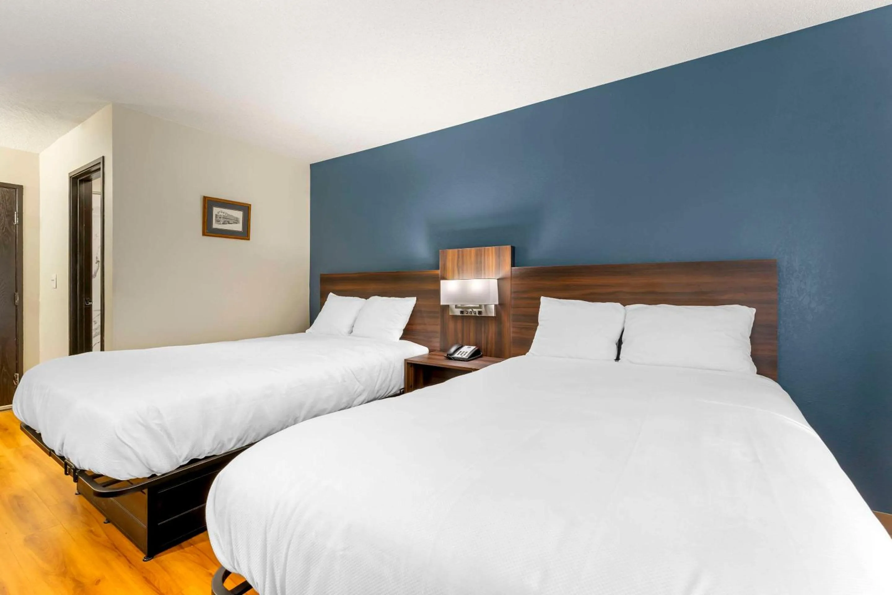 Bedroom, Bed in Suburban Studios LaVale - Cumberland