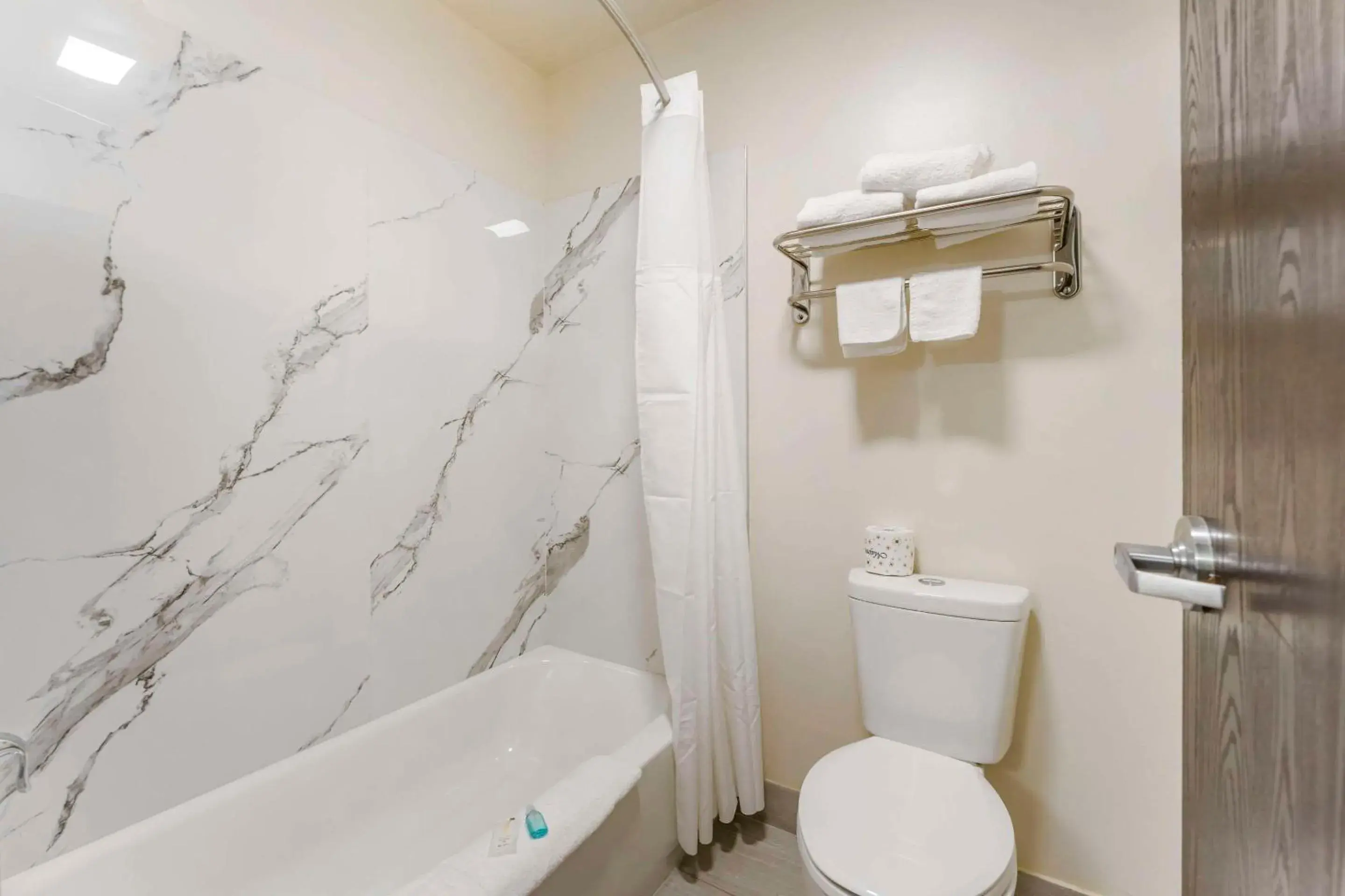 Bedroom in Suburban Studios LaVale - Cumberland Bedroom in Suburban Studios LaVale - Cumberland