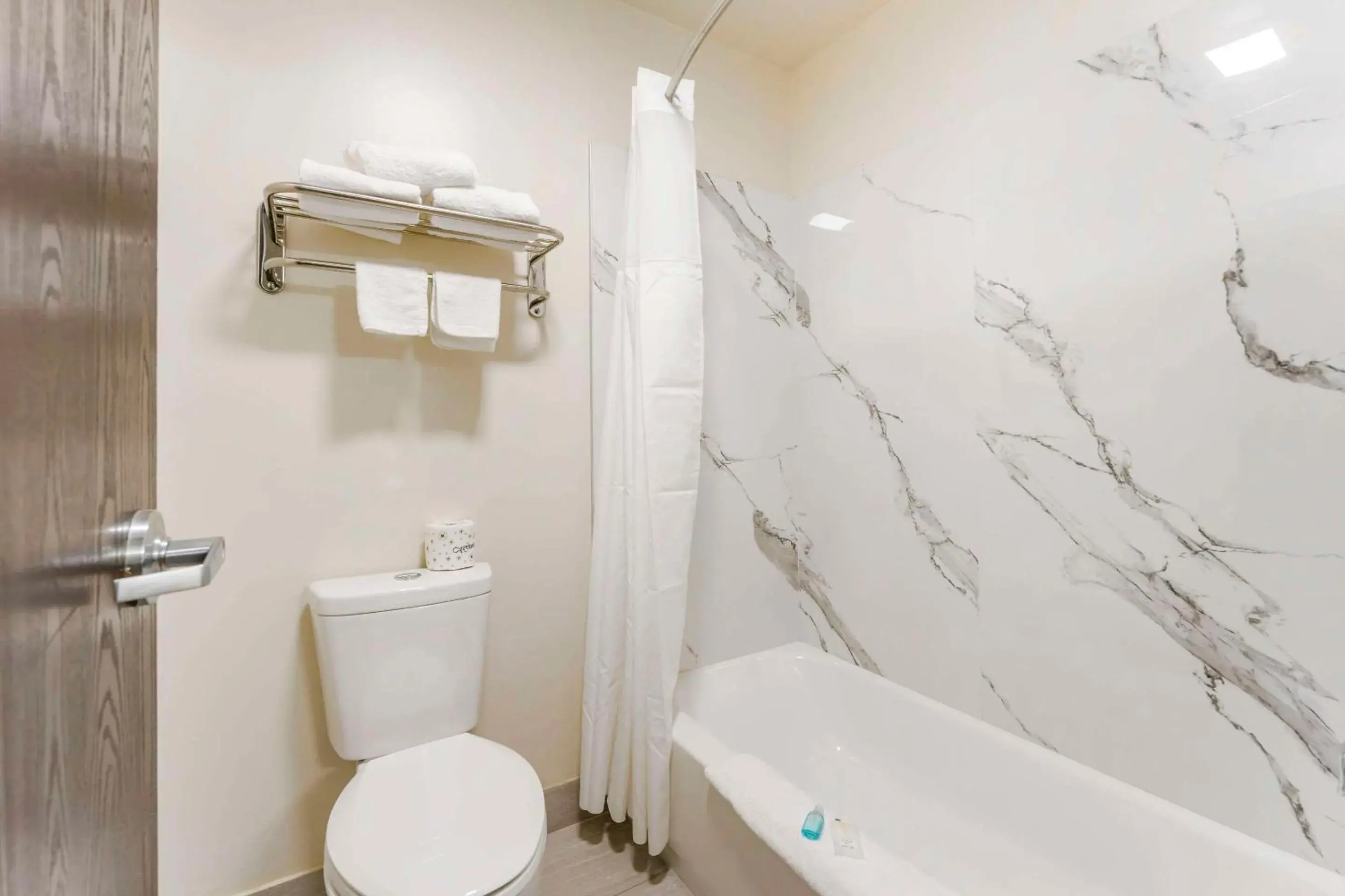 Bedroom in Suburban Studios LaVale - Cumberland Bedroom in Suburban Studios LaVale - Cumberland