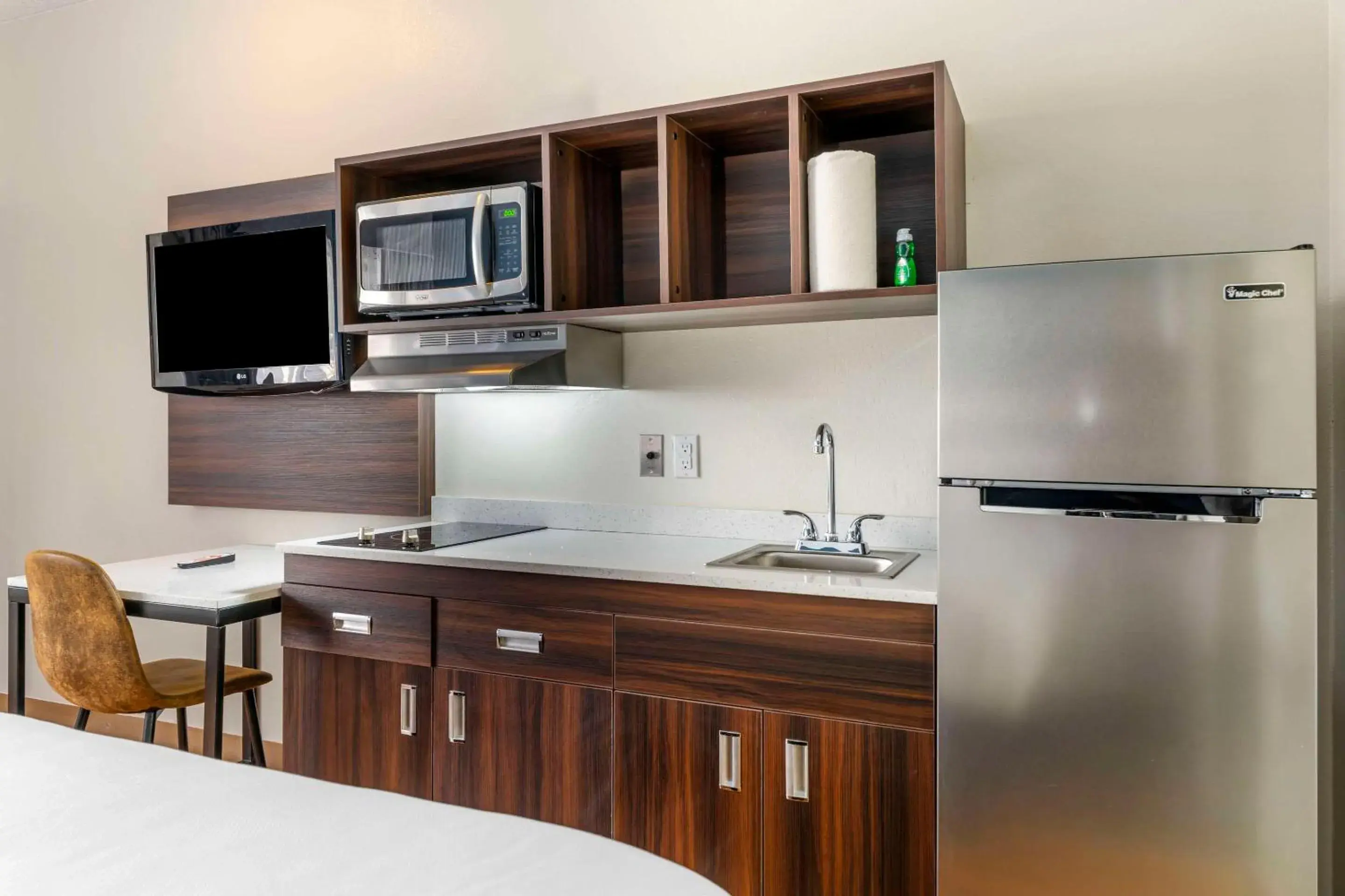 Bedroom in Suburban Studios LaVale - Cumberland Bedroom in Suburban Studios LaVale - Cumberland