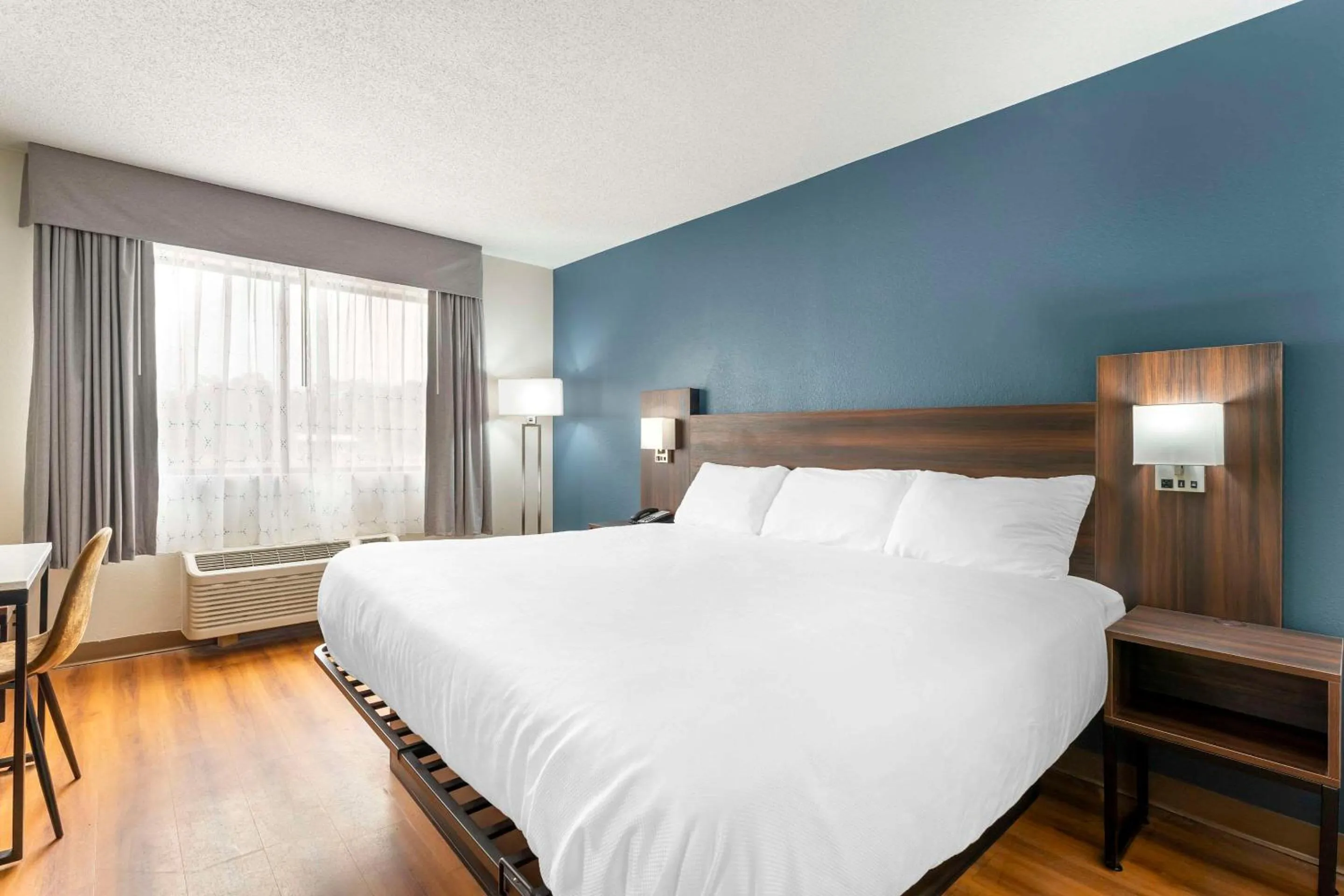 Bedroom, Bed in Suburban Studios LaVale - Cumberland