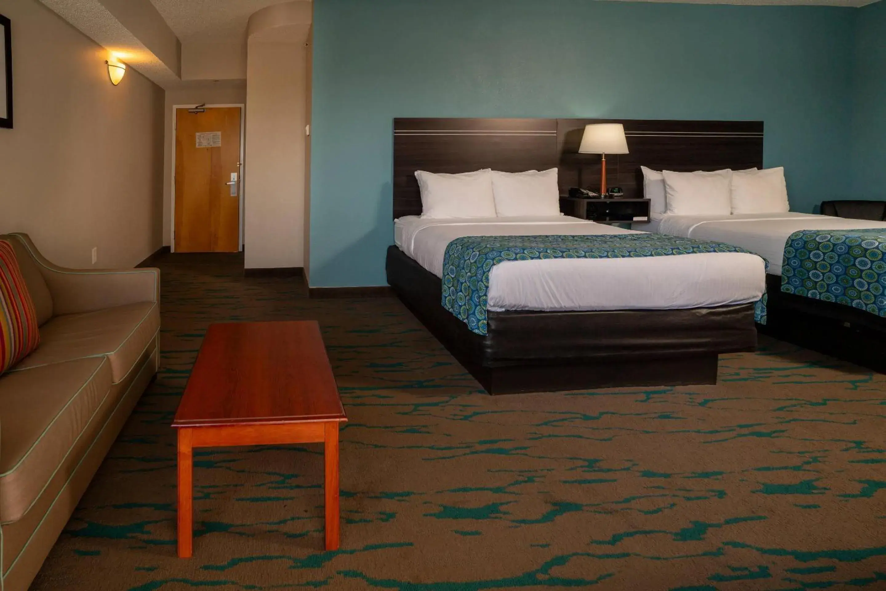 Bedroom, Bed in Gateway Hotel & Suites, an Ascend Collection Hotel Bedroom, Bed in Gateway Hotel & Suites, an Ascend Collection Hotel