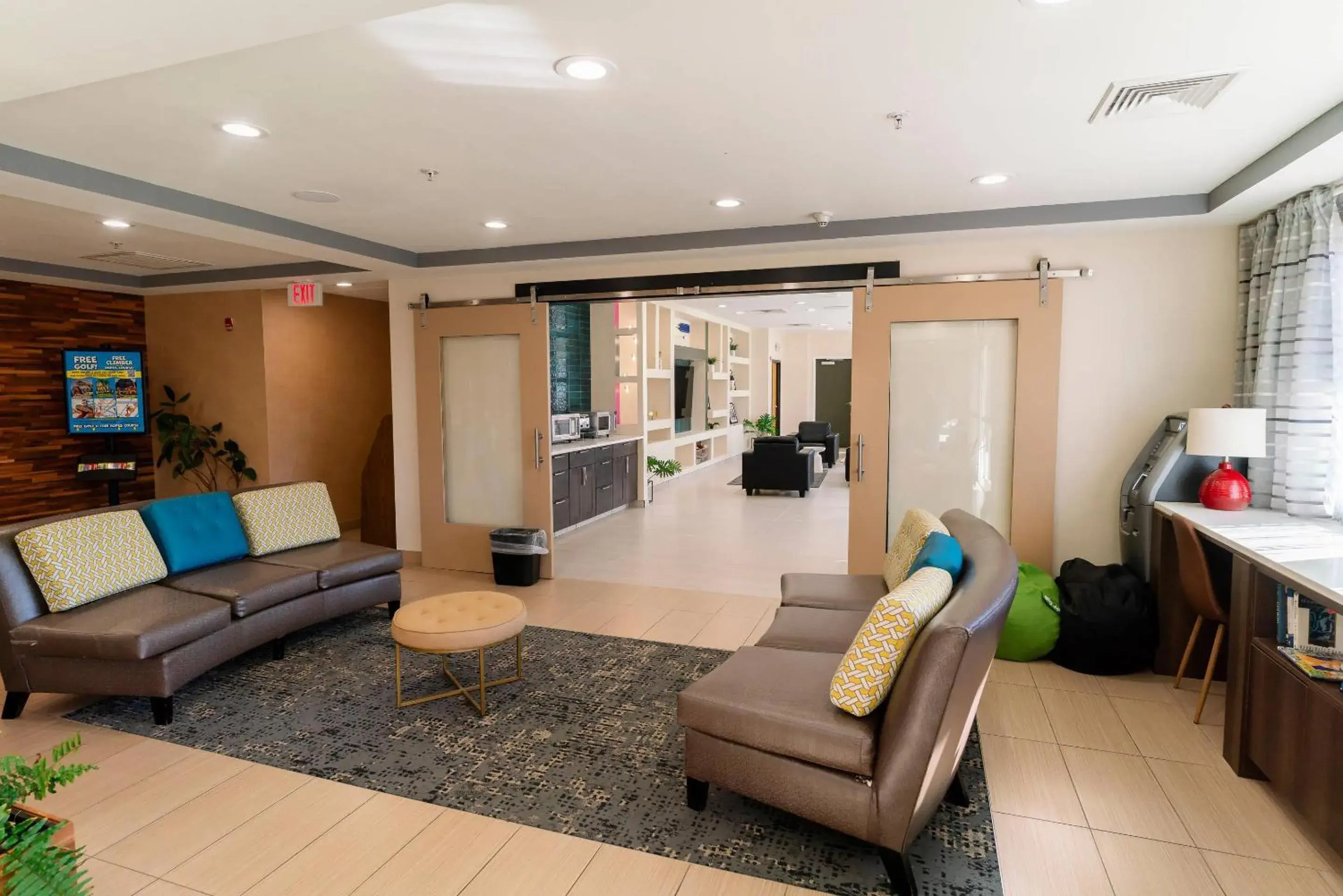 Lobby or reception in Gateway Hotel & Suites, an Ascend Collection Hotel Lobby or reception in Gateway Hotel & Suites, an Ascend Collection Hotel