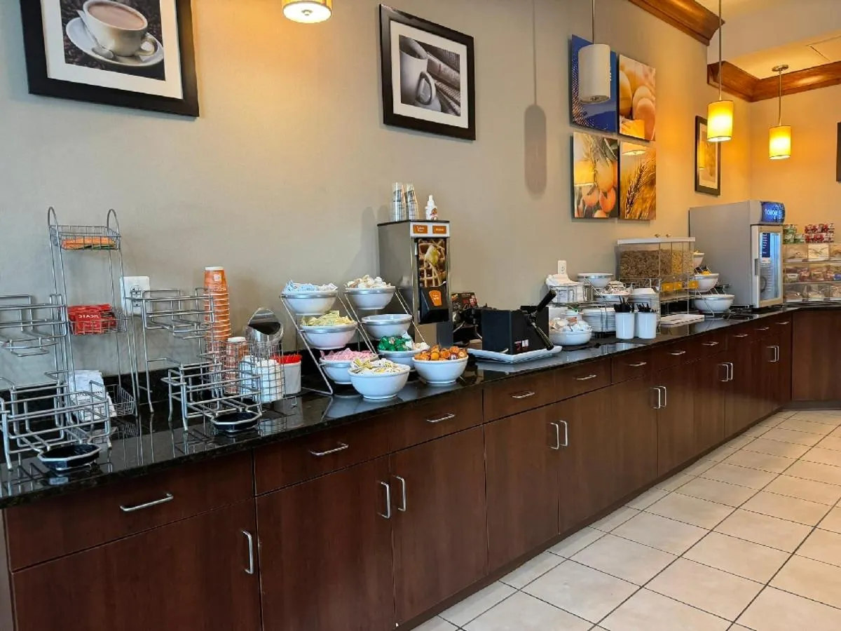 Comfort Inn & Suites Lexington Park near Pax River