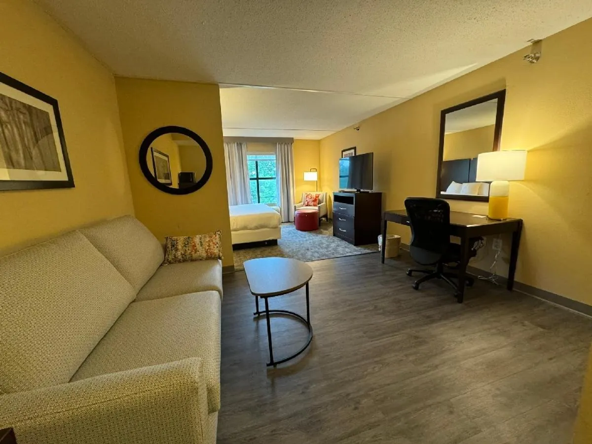 Comfort Inn & Suites Lexington Park near Pax River