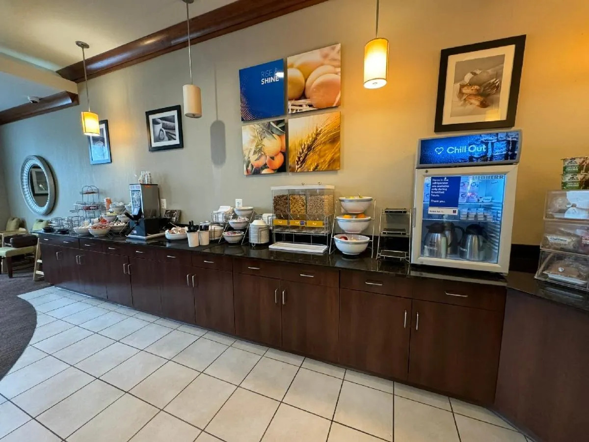 Breakfast in Comfort Inn & Suites Lexington Park near Pax River