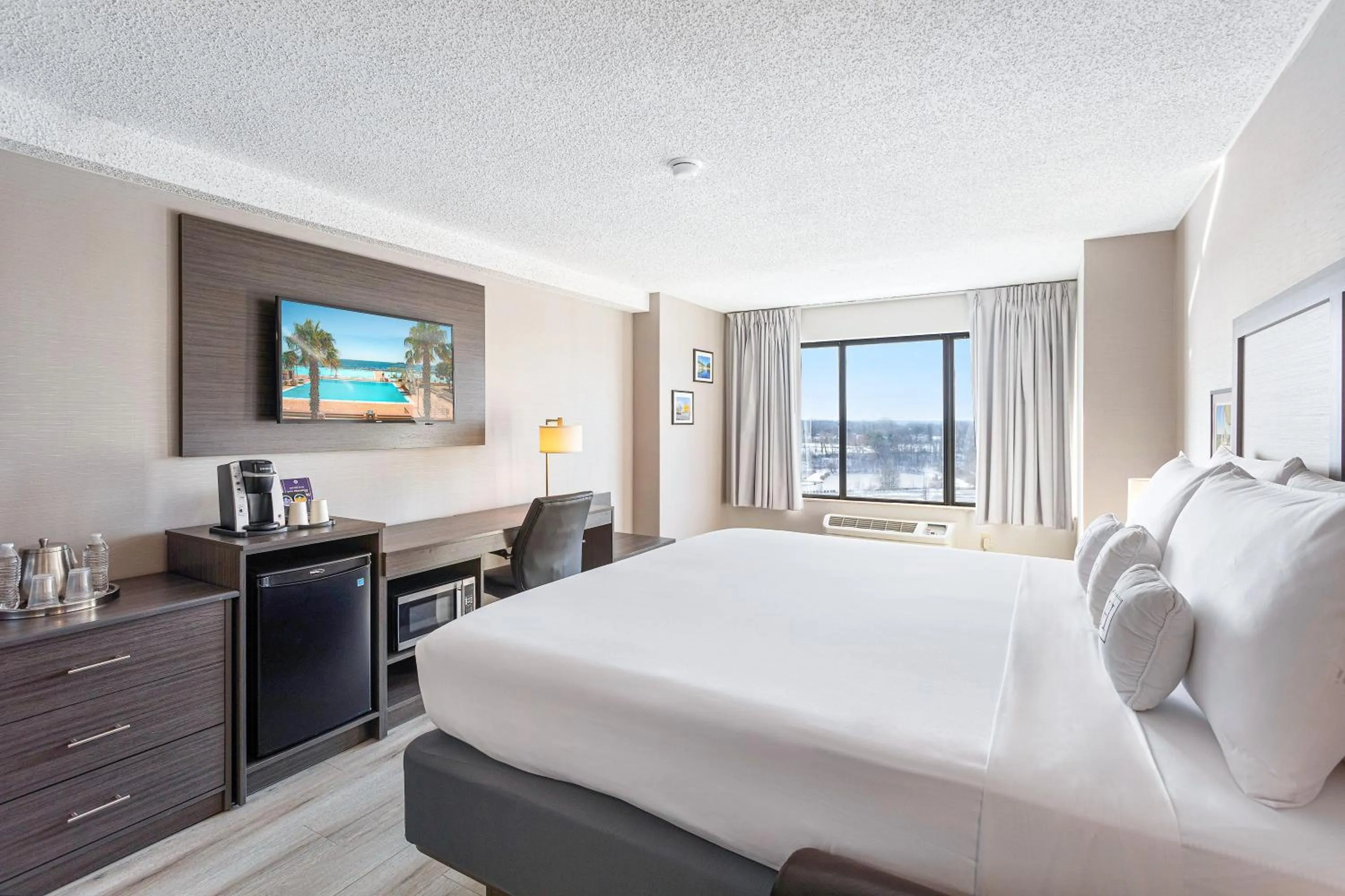 Photo of the whole room in Harborside Hotel