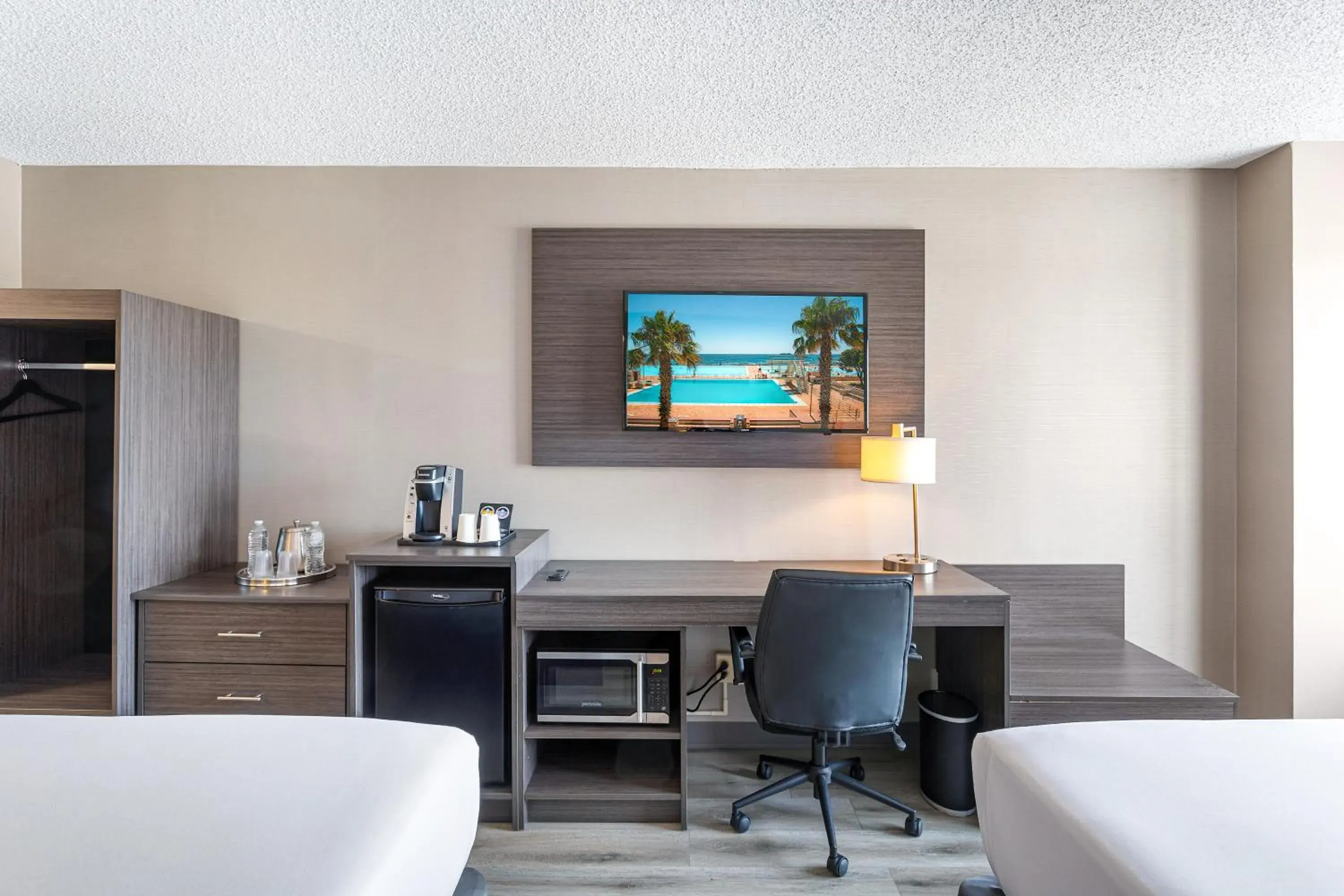 Bedroom in Harborside Hotel Bedroom in Harborside Hotel