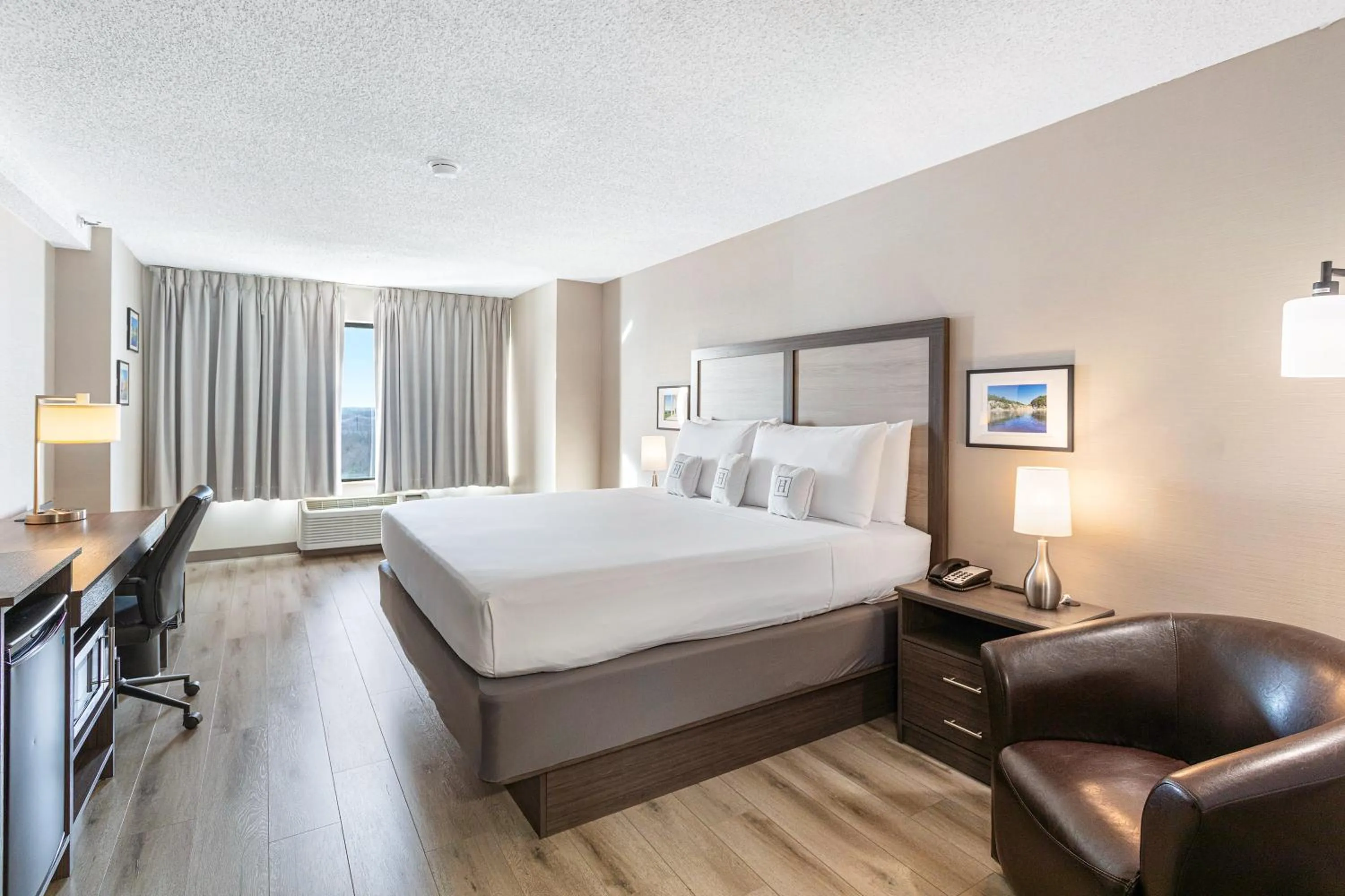 Bedroom in Harborside Hotel