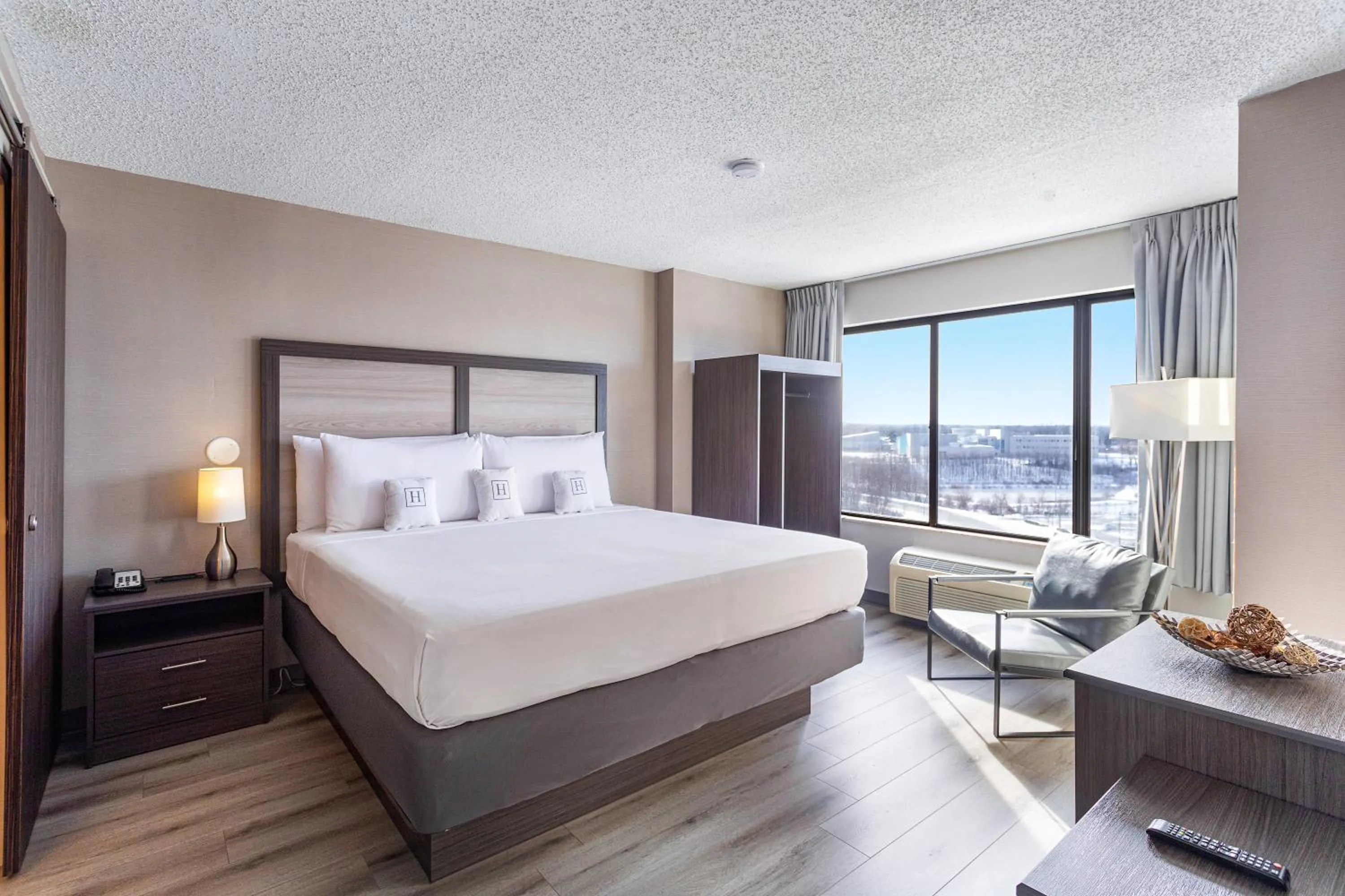 Bedroom in Harborside Hotel