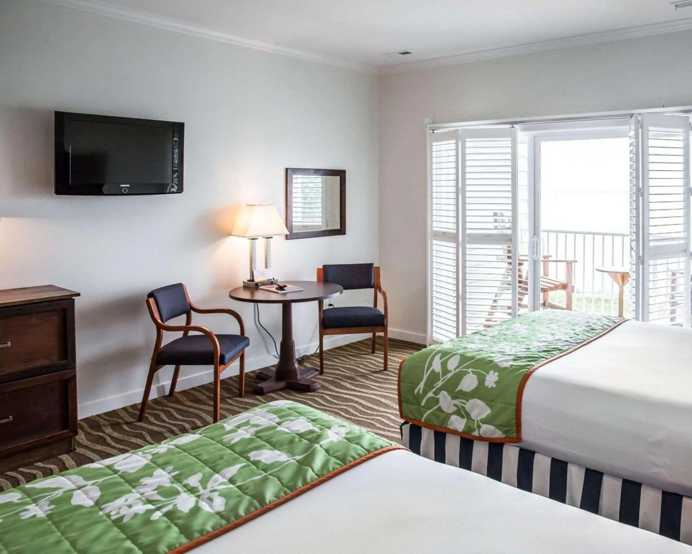 Bedroom, Bed in Island Inn & Suites, an Ascend Collection Hotel