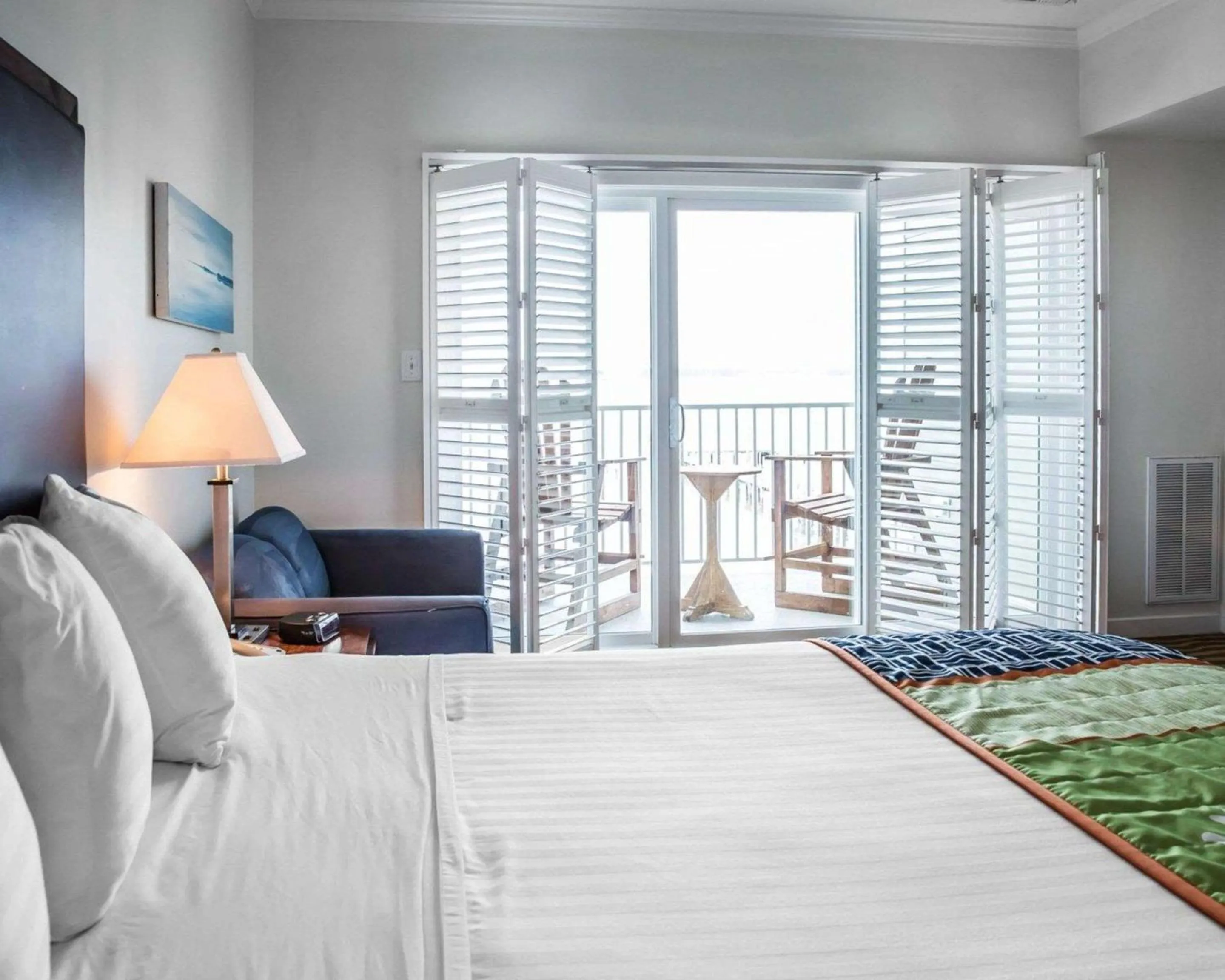 Bedroom, Bed in Island Inn & Suites, an Ascend Collection Hotel