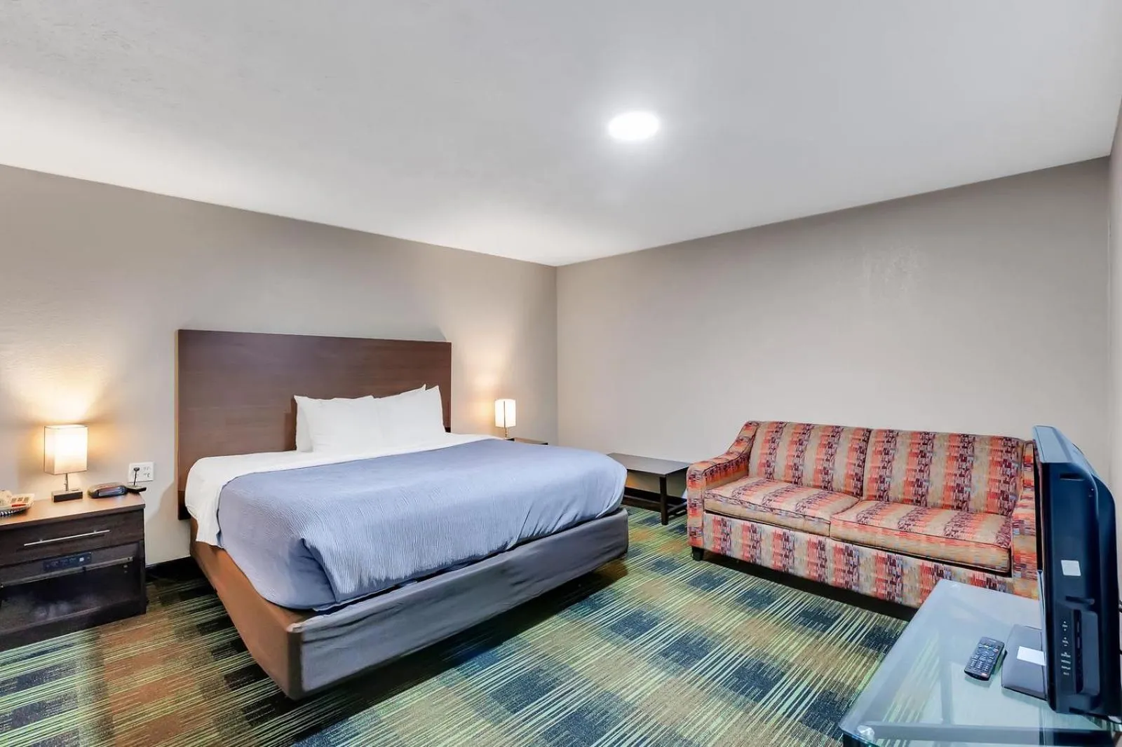 Bed in Quality Inn Salisbury North