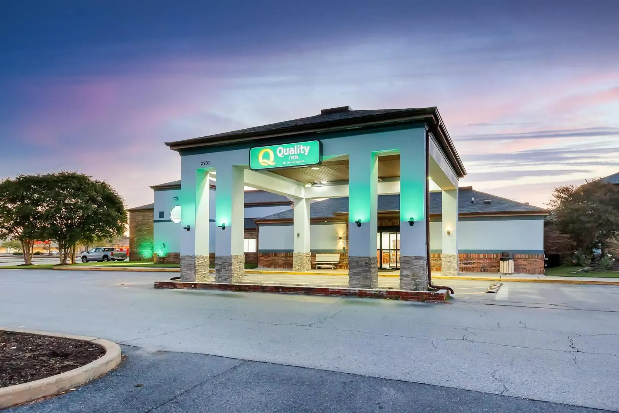 Property building in Quality Inn Salisbury North Property building in Quality Inn Salisbury North