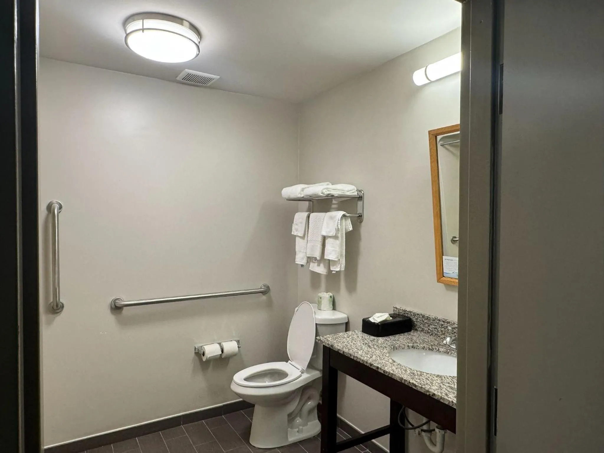 Bathroom in Wingate by Wyndham Bel Air I-95 Exit 77A - APG Area