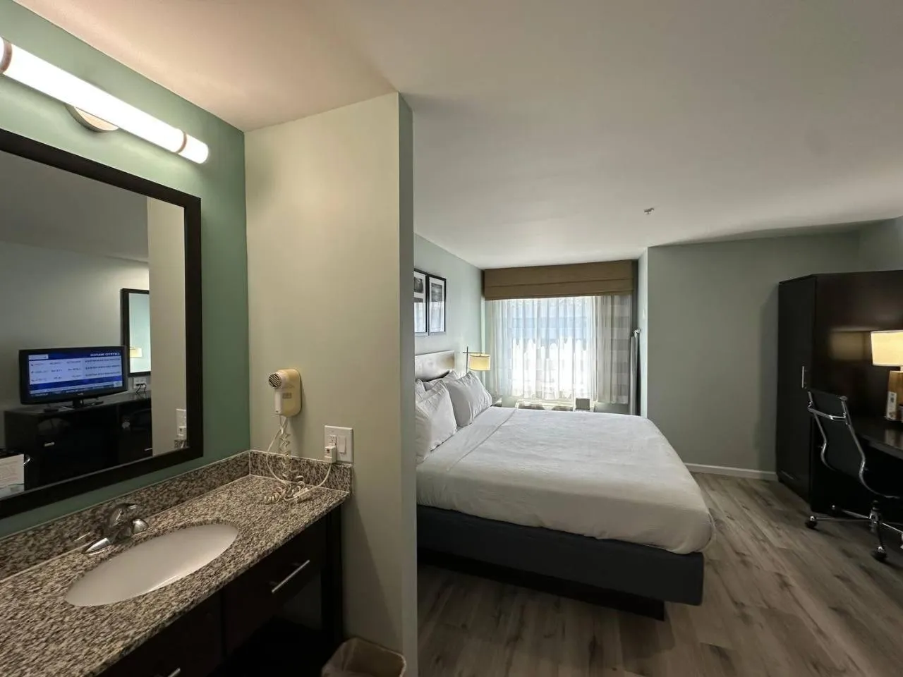 Photo of the whole room, Bed in Wingate by Wyndham Bel Air I-95 Exit 77A - APG Area