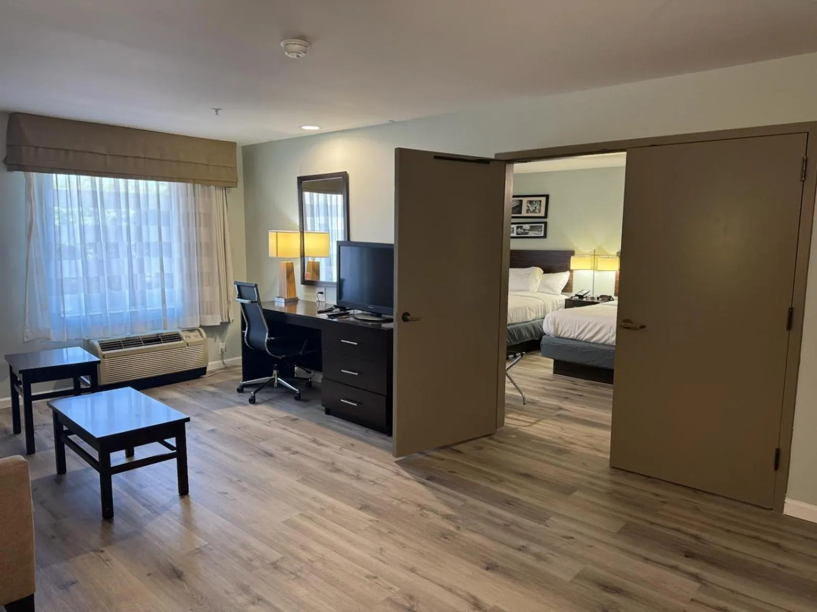 Living room, Bed in Wingate by Wyndham Bel Air I-95 Exit 77A - APG Area