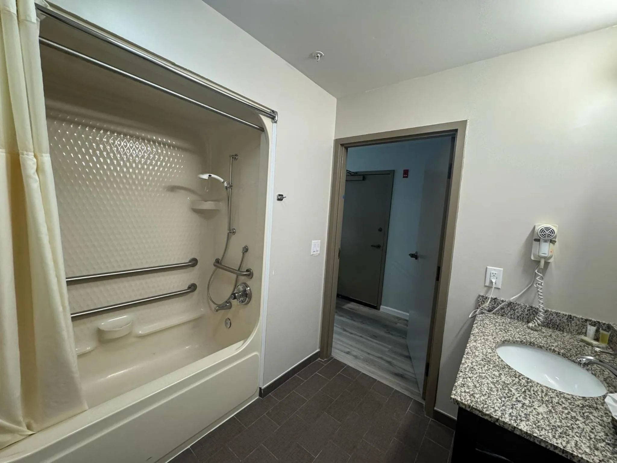 Bath in Wingate by Wyndham Bel Air I-95 Exit 77A - APG Area