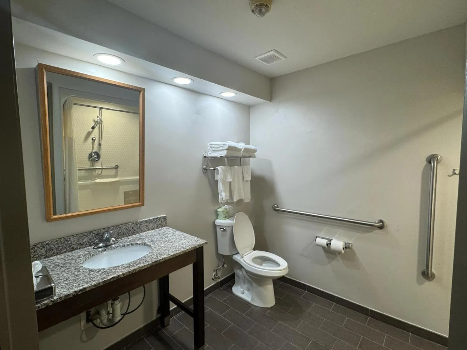 Bathroom in Wingate by Wyndham Bel Air I-95 Exit 77A - APG Area