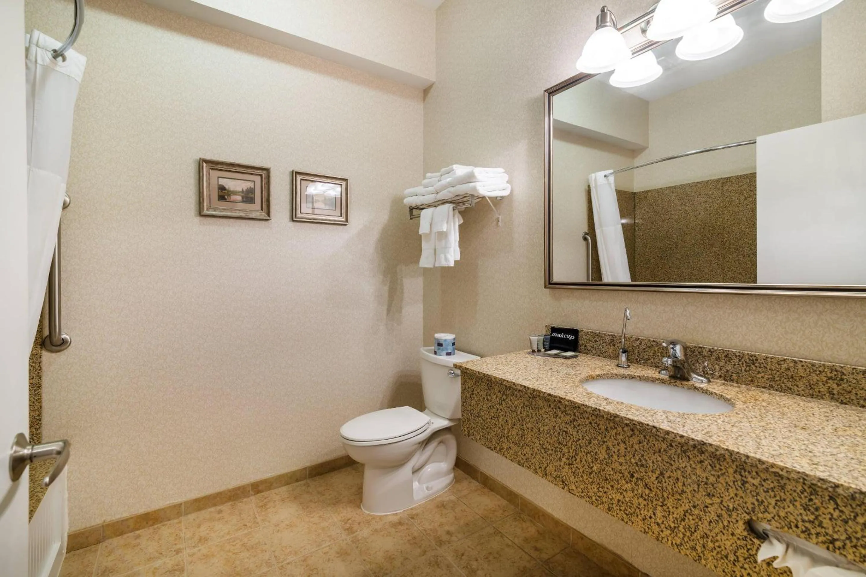 Bedroom in Maine Evergreen Hotel, an Ascend Collection Hotel