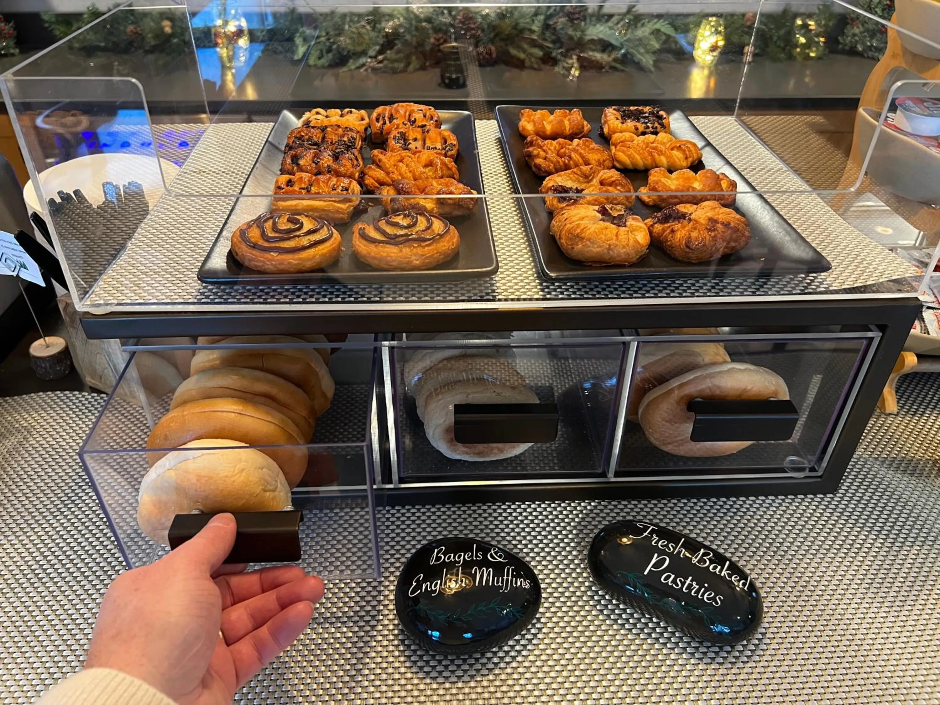 Breakfast in Maine Evergreen Hotel, an Ascend Collection Hotel