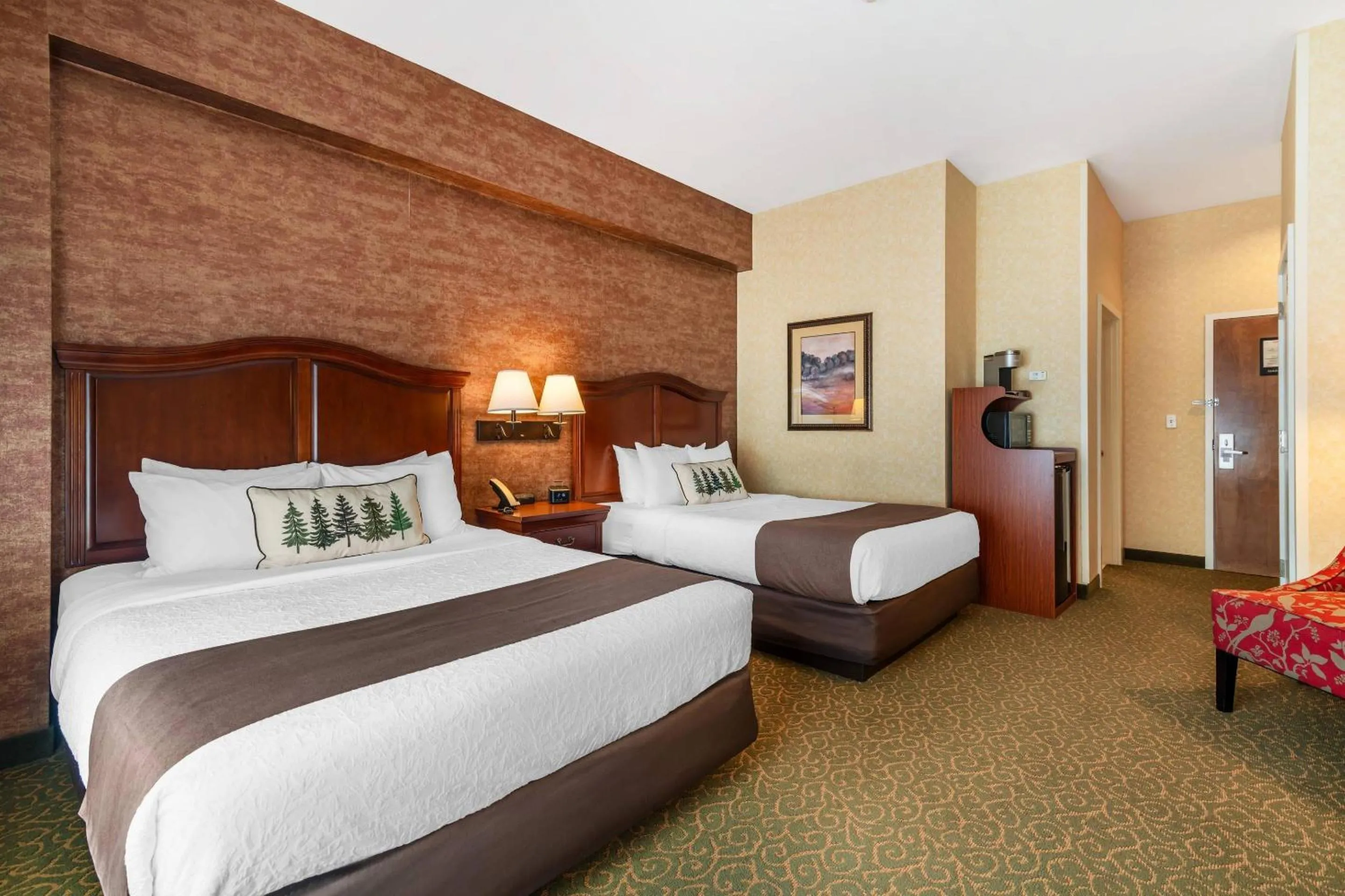 Bedroom, Bed in Maine Evergreen Hotel, an Ascend Collection Hotel