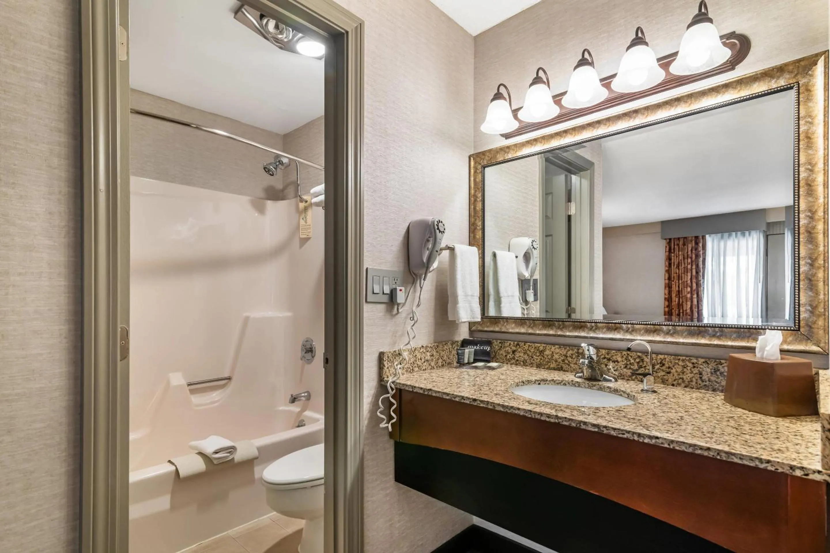 Bedroom in Maine Evergreen Hotel, an Ascend Collection Hotel