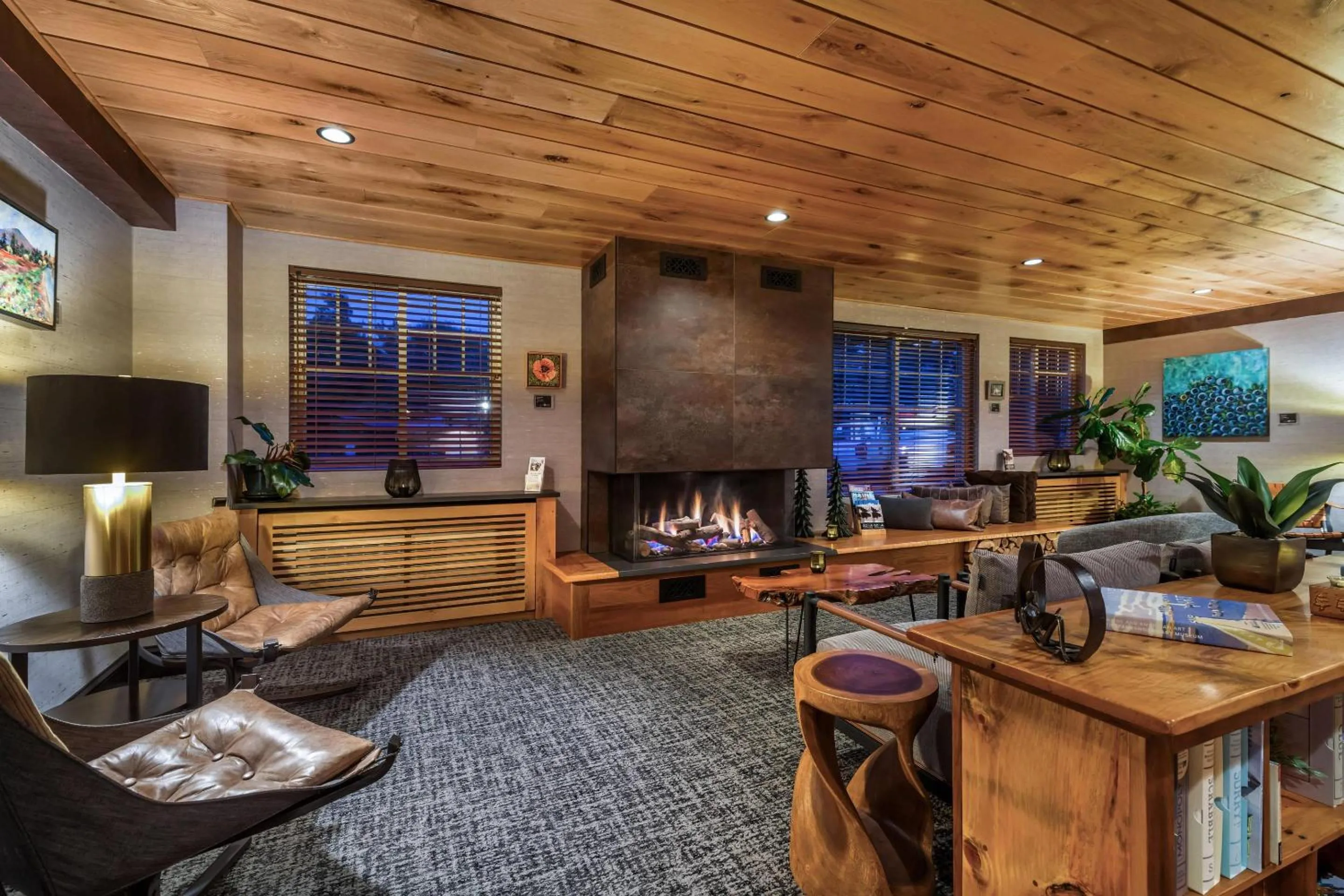 Lounge or bar in Maine Evergreen Hotel, an Ascend Collection Hotel