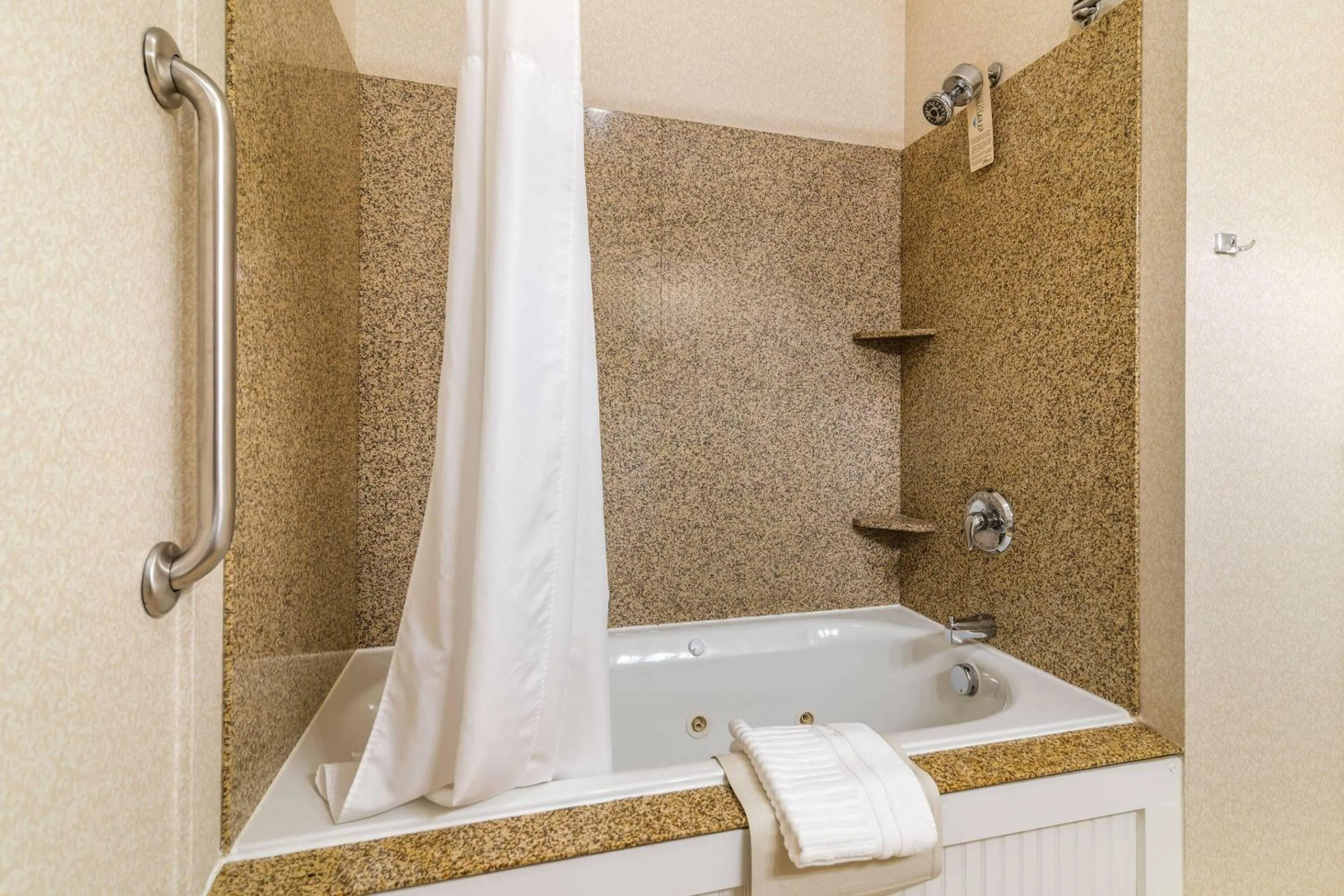 Bedroom in Maine Evergreen Hotel, an Ascend Collection Hotel