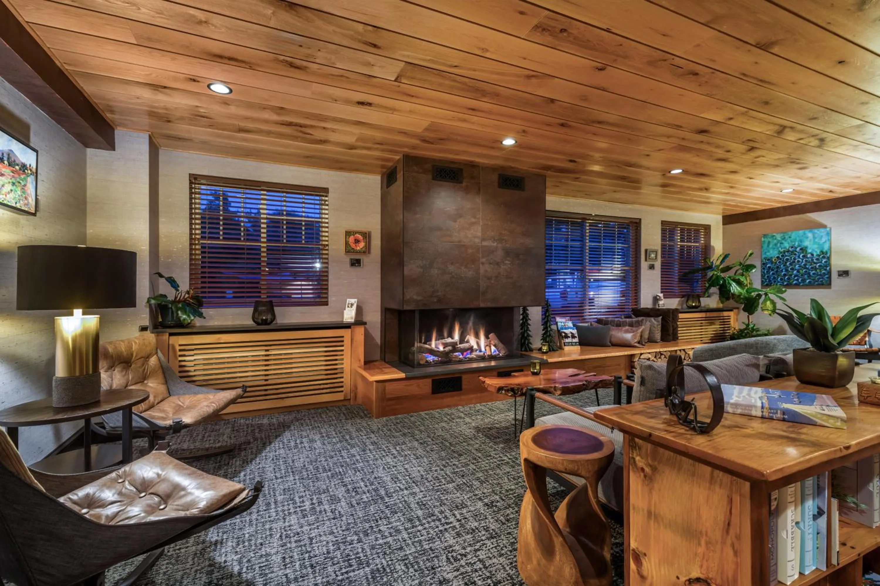 Lounge or bar in Maine Evergreen Hotel, an Ascend Collection Hotel